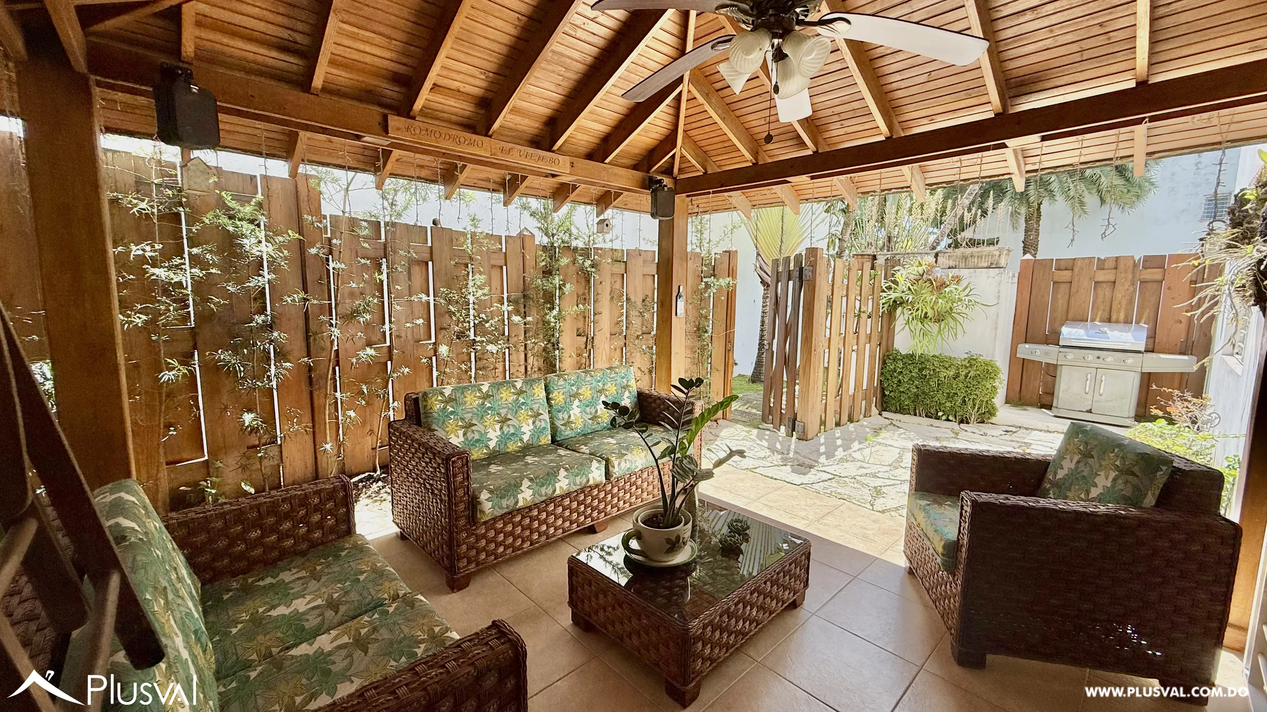 Apartamento con Patio en venta en Los Cerros de Gurabo, 3 Habitaciones mas 2 parqueos. 497746