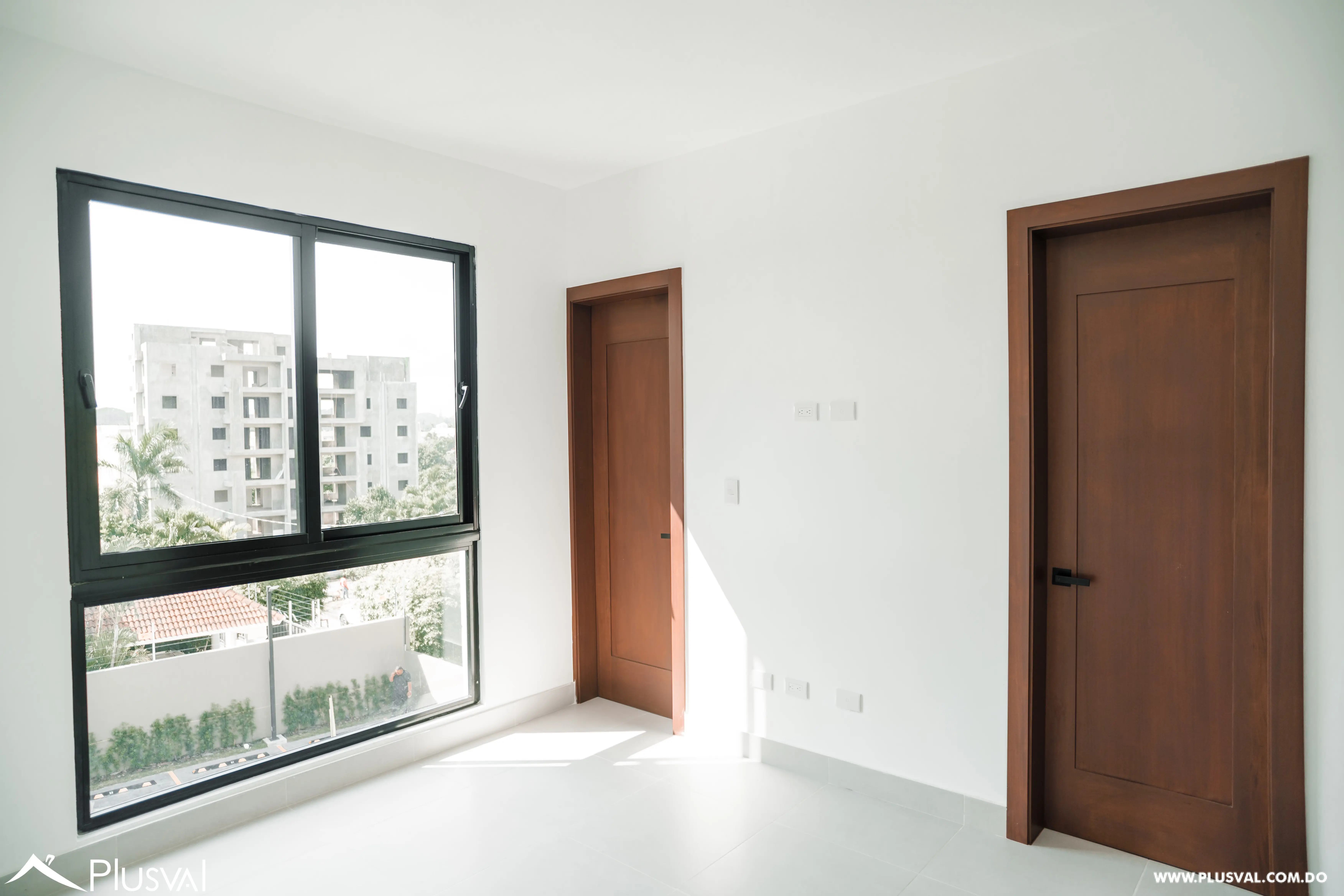 Moderno Apartamento de Tres Habitaciones en Alquiler 492352