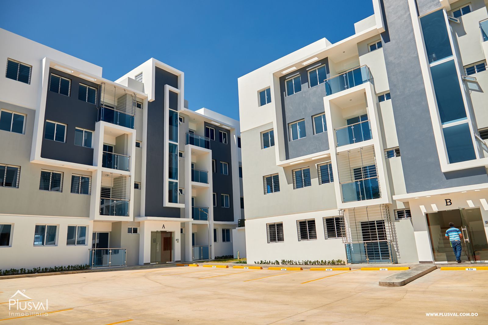Amplio y Moderno Apartamento en Alquiler Ubicado en la Urb.Thomen 504123