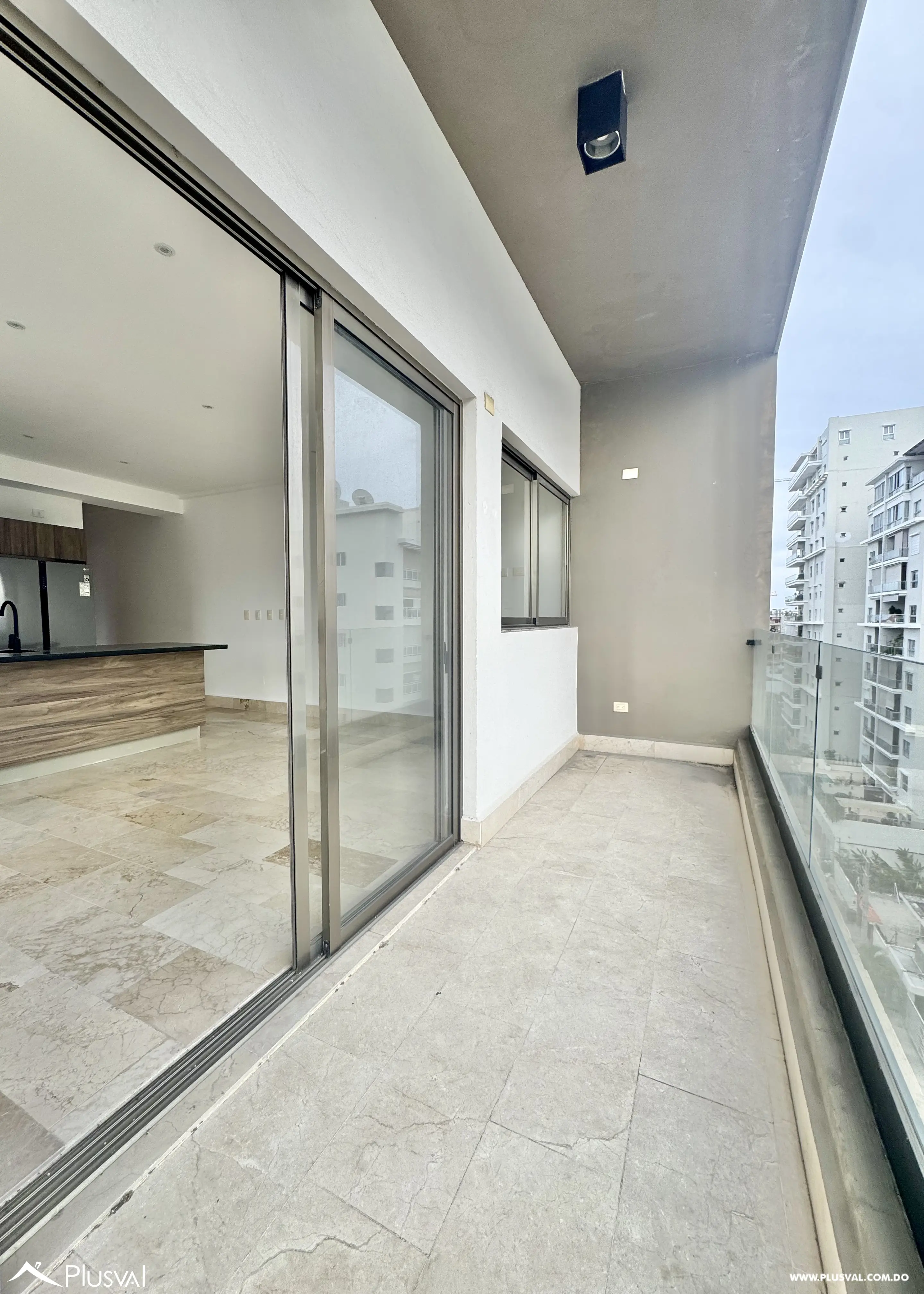Alquilo Maravilloso Apartamento en  Piso Alto en el Corazon de Naco 527529