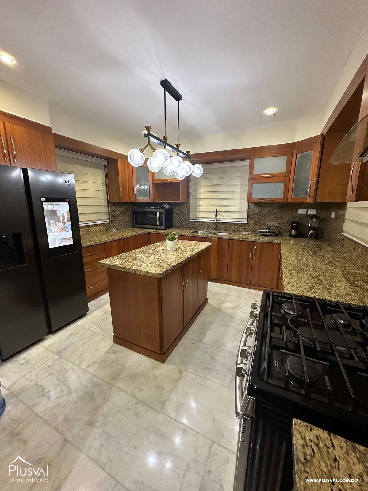 Casa en venta en Santo Domingo Este, 3 niveles de lujo y confort 401373