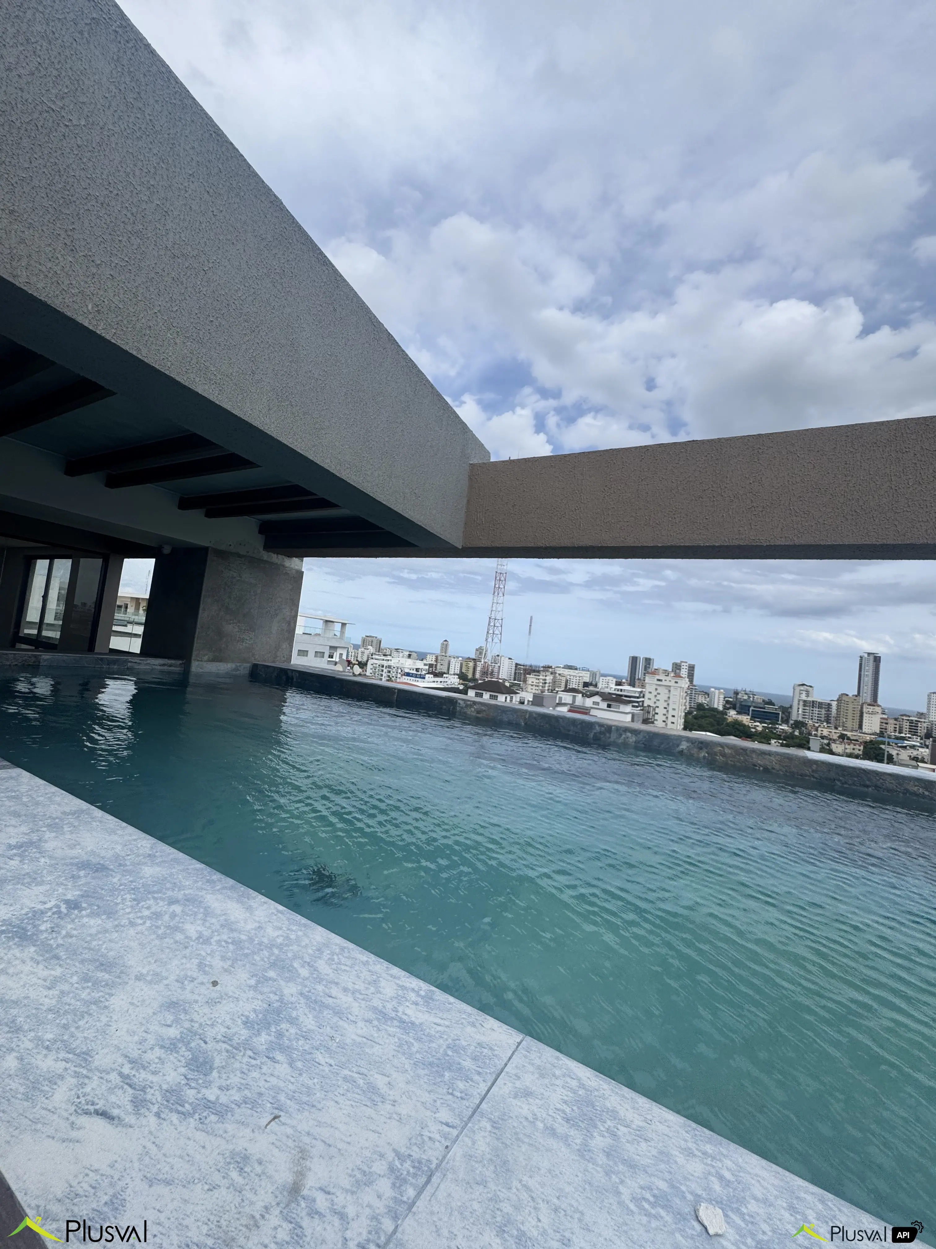 Venta de apartamento  de 3 habitaciones y estudio en Evaristo Morales 451345