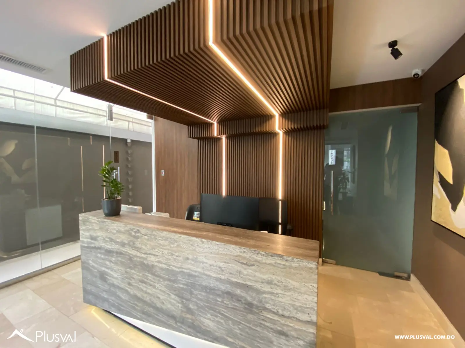 Amplio apartamento para alquiler en Evaristo Morales. 472744