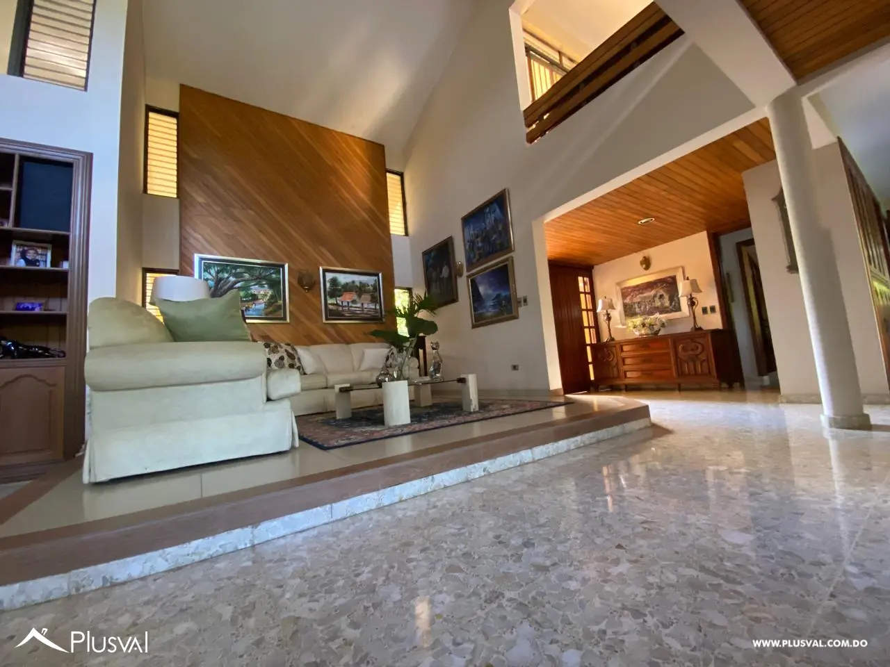 Villa en Venta en Los Rieles de Gurabo una Excelente Inversión con Amplios Espacios 515903