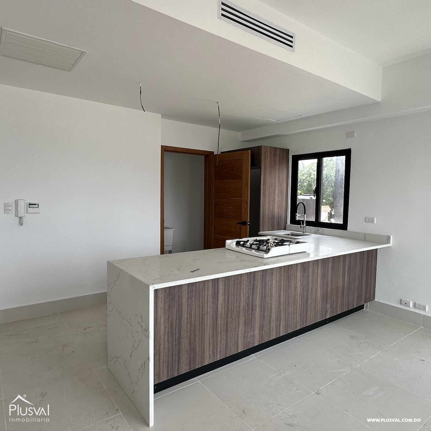Apartamento en venta en Serralles | 1 habitación, línea blanca y aire central – Santo Domingo 370289