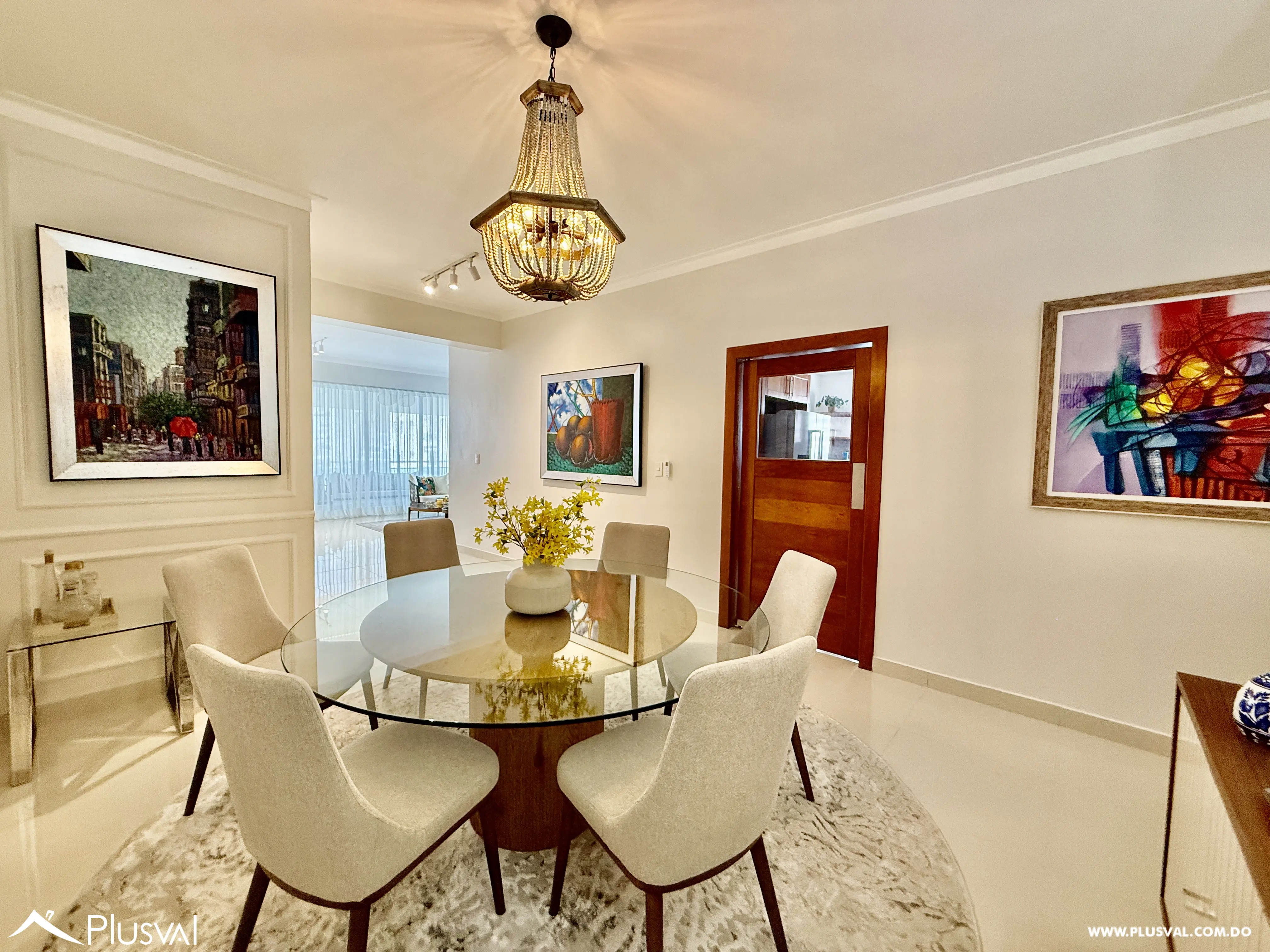 Apartamento familiar de 3 habitaciones en venta en Evaristo Morales 482622