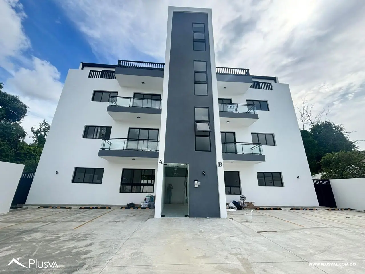 Apartamento en Venta con Estudio Privado 463569