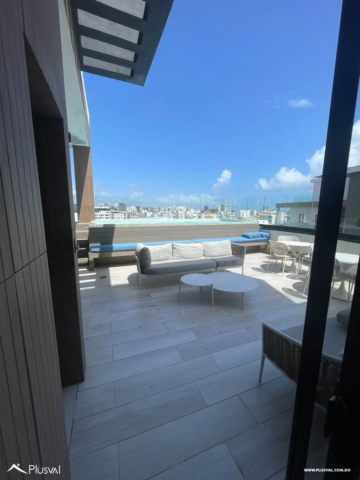 Amplio Penthouse en venta en Evaristo Morales 464428