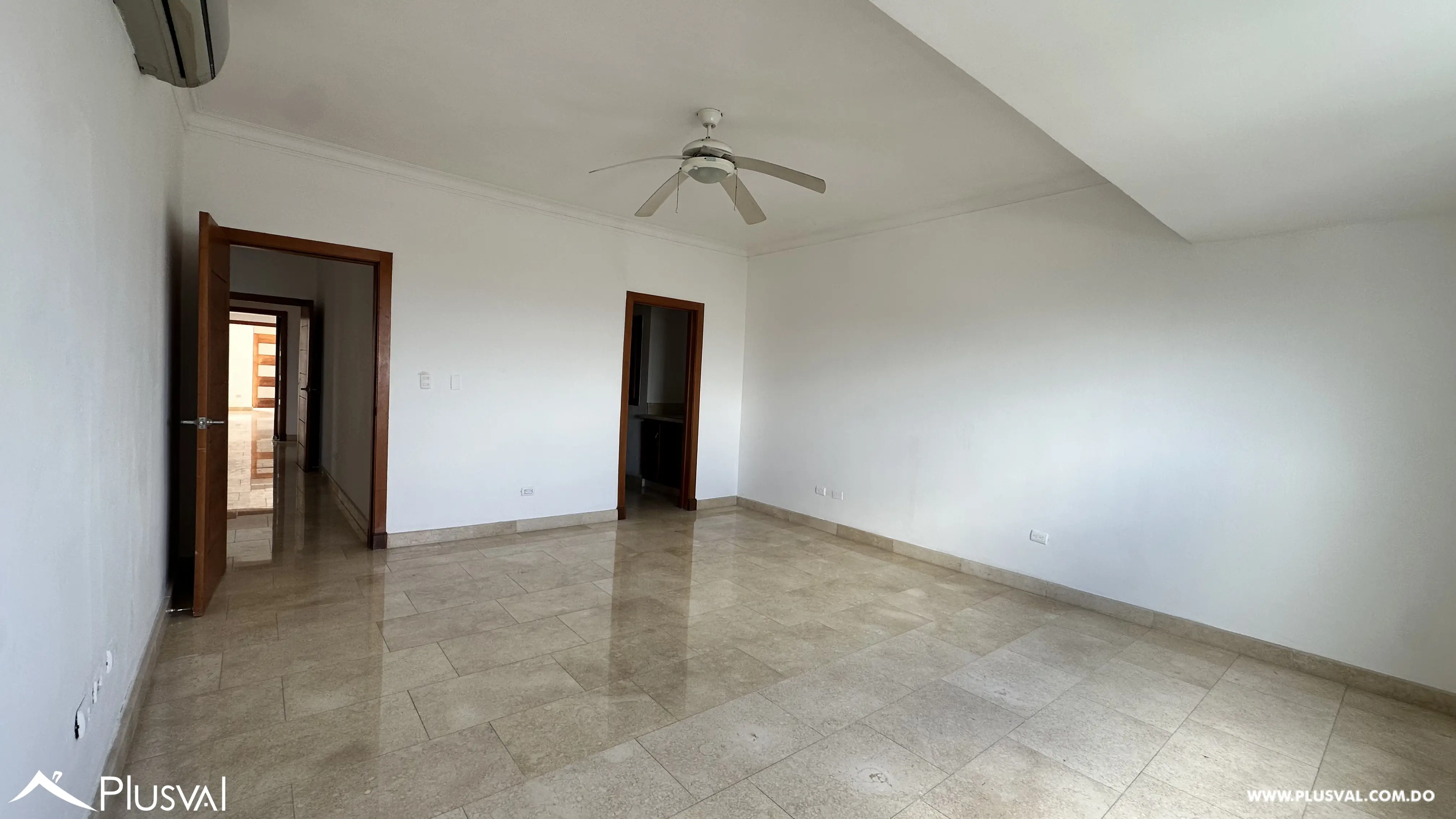 Apartamento en venta de 3 habitaciones con vista al mar en Avenida Enriquillo, piso alto y 3 parqueos 499610