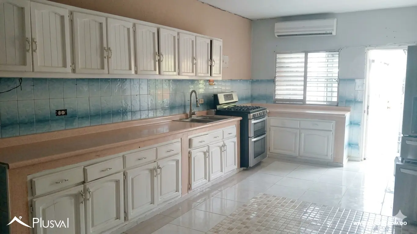 Casa con amplio terreno en Sol de Luz, ideal para uso comercial o desarrollo 499327