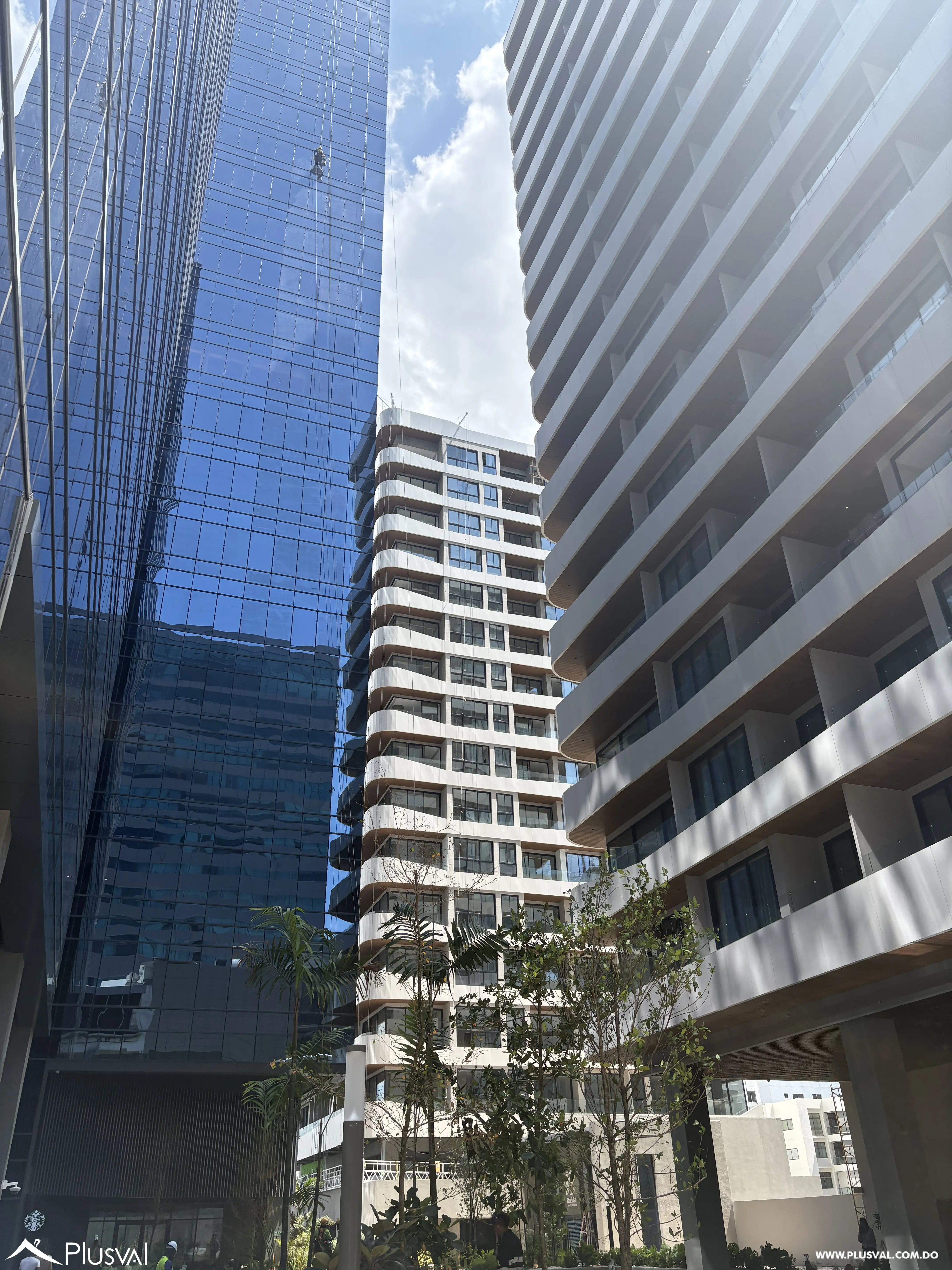 Local en piso alto en venta en WTC de Blue Mall con vista impresionante y 9 parqueos 516974