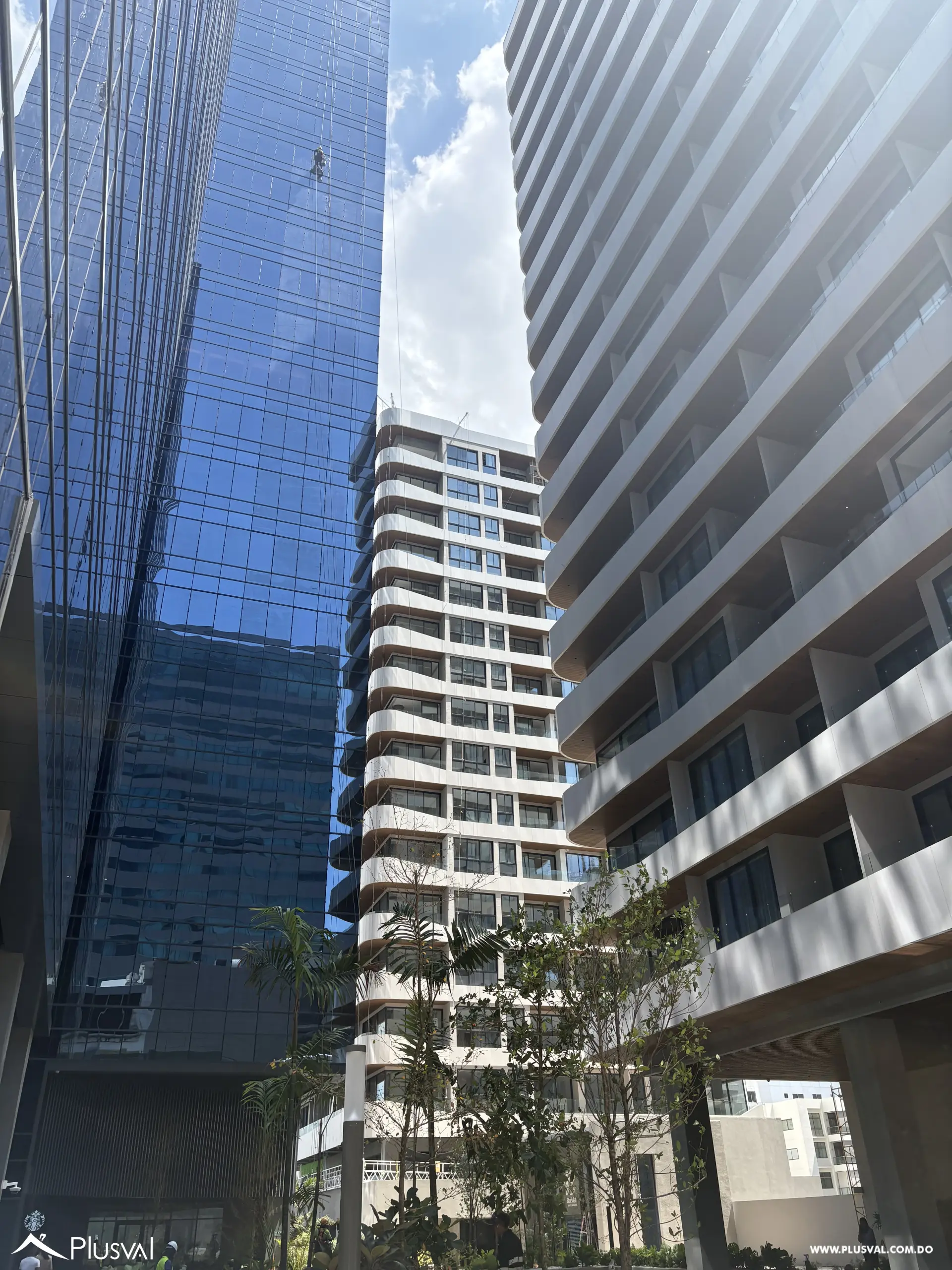 Local en piso alto en venta en WTC de Blue Mall con vista impresionante y 9 parqueos 516974