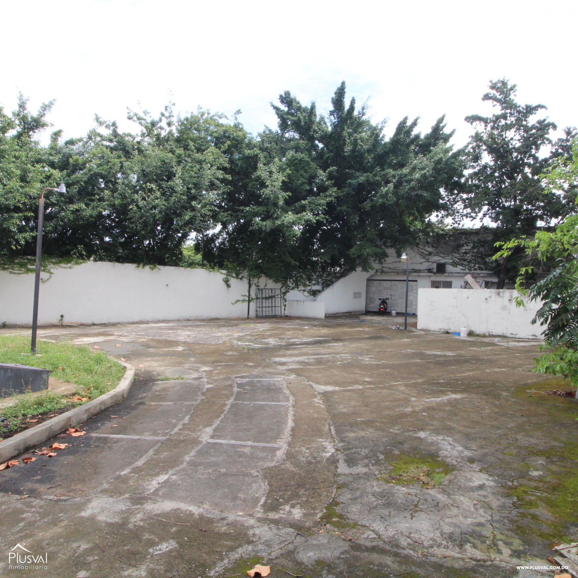 Amplio terreno en venta  ubicado en la Máximo Gómez . 209981