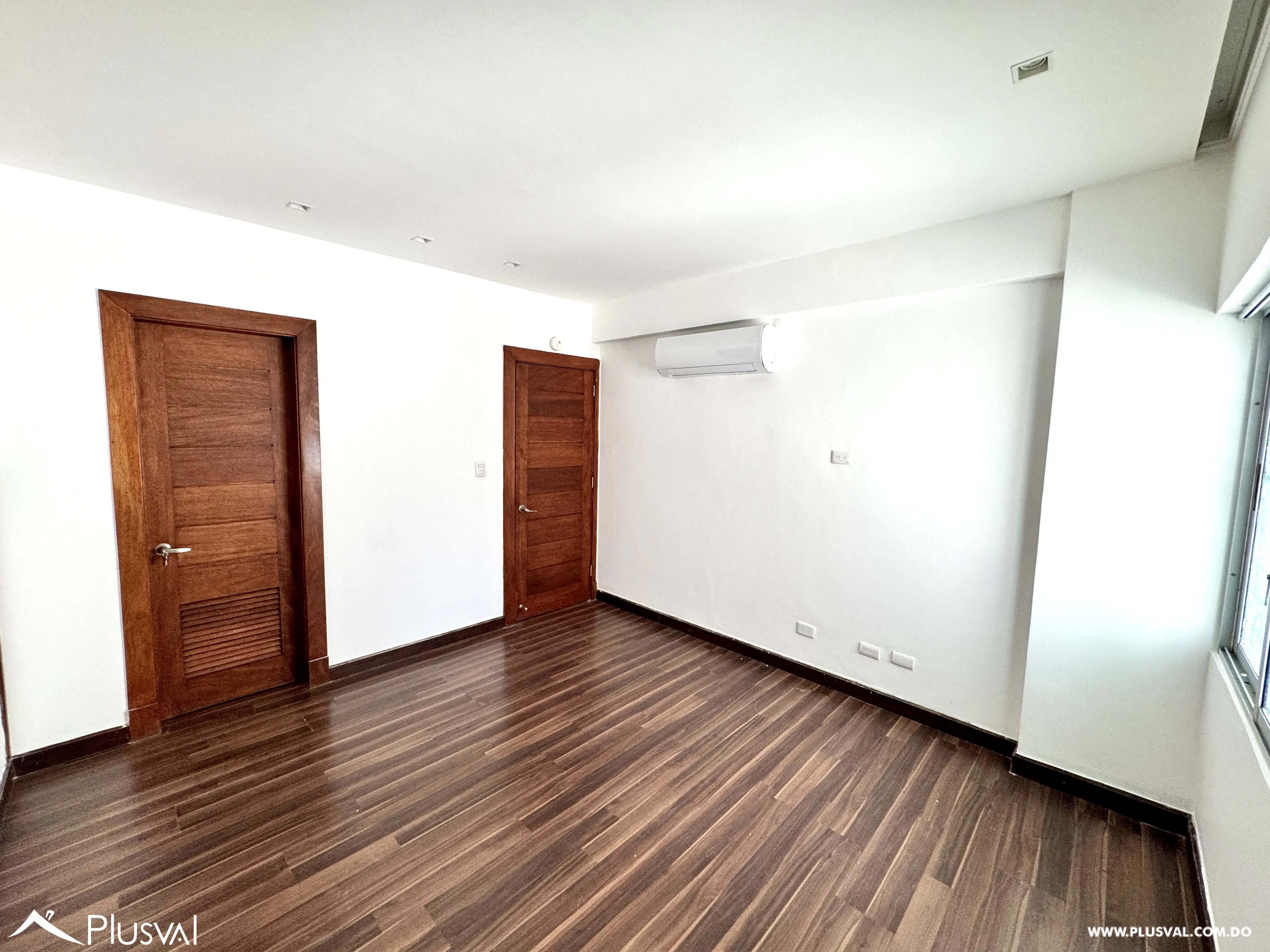 Amplio apartamento clásico en el centro de Serralles con linea blanca. 464638