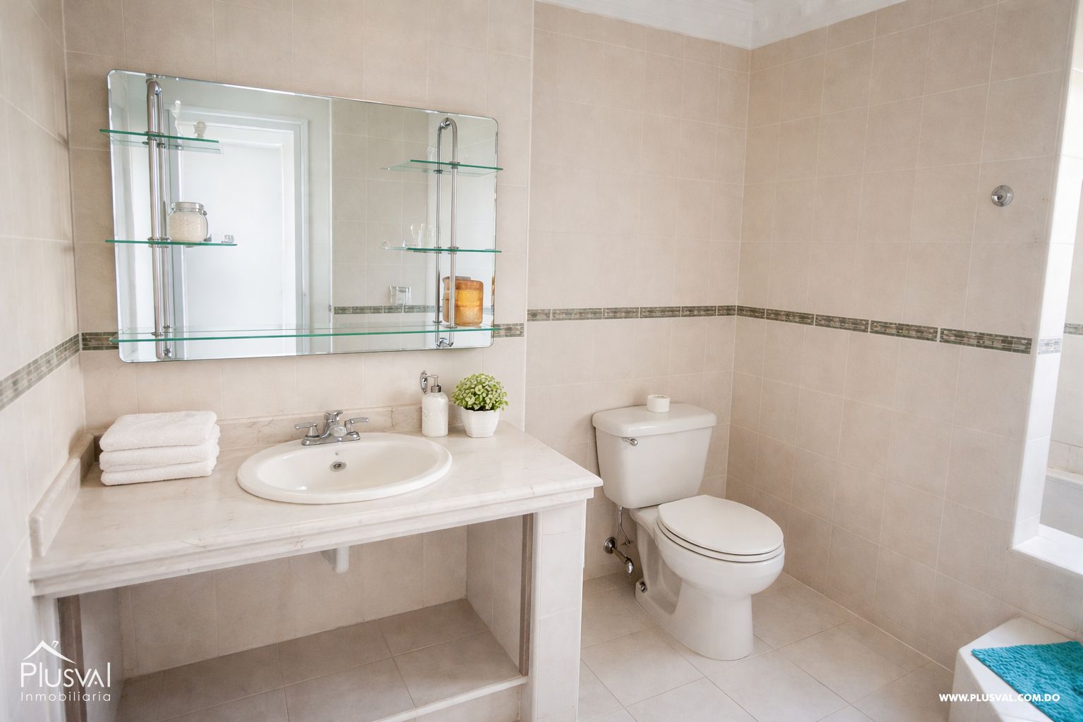 Casa moderna de 3 niveles con terraza y jacuzzi 487525