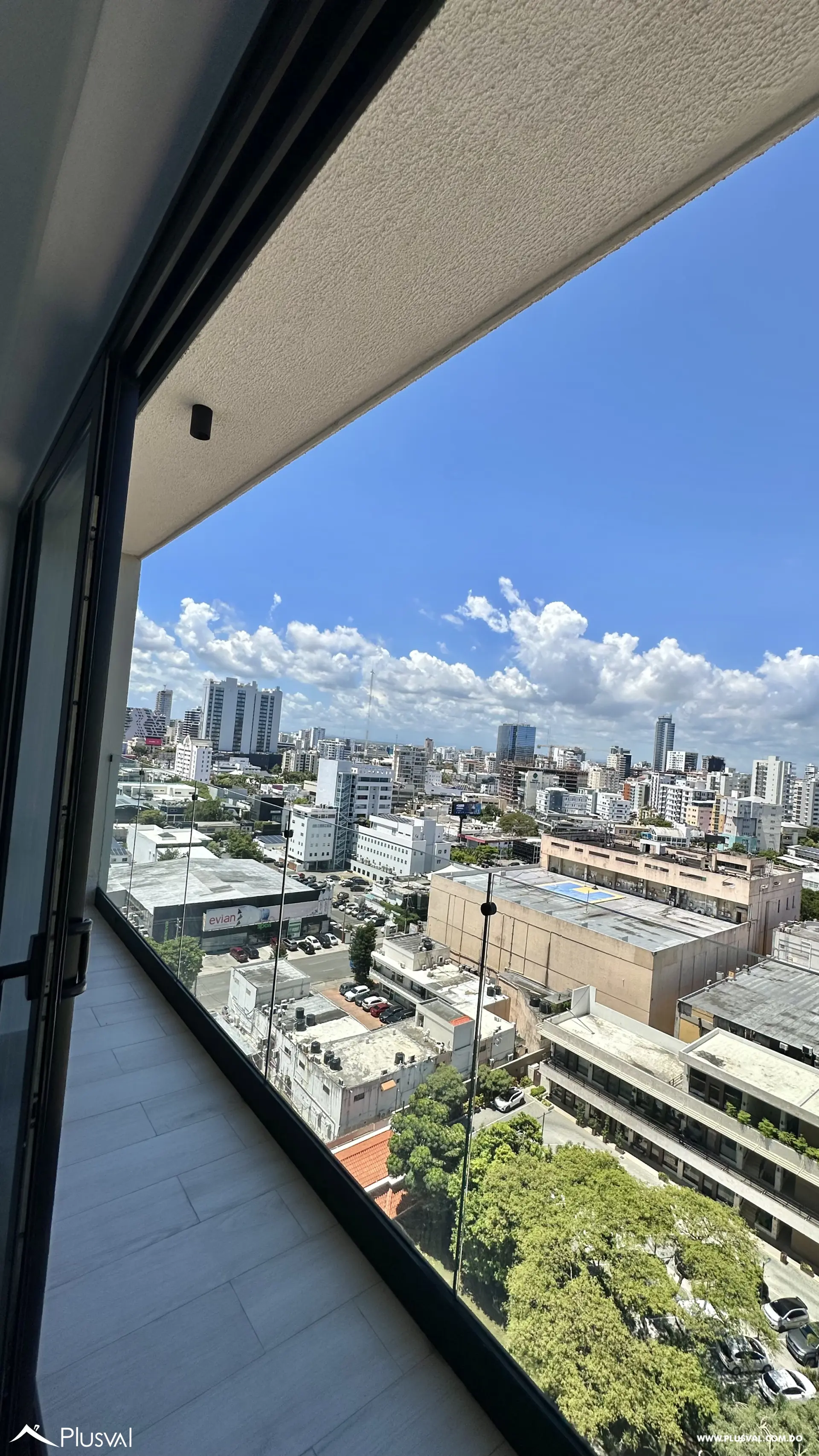 Alquiler de Apartamento de 1 Habitación en Piantini – Torre Moderna con Línea Blanca 460427