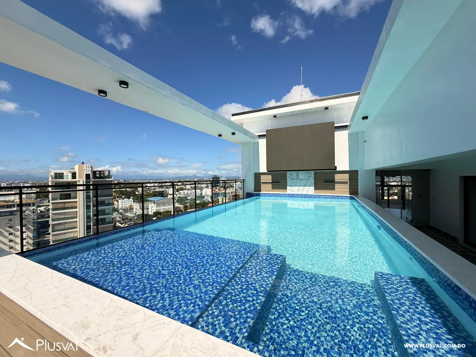 Exclusivo apartamento con balcón tipo terraza en alquiler en Alma Rosa I 478763