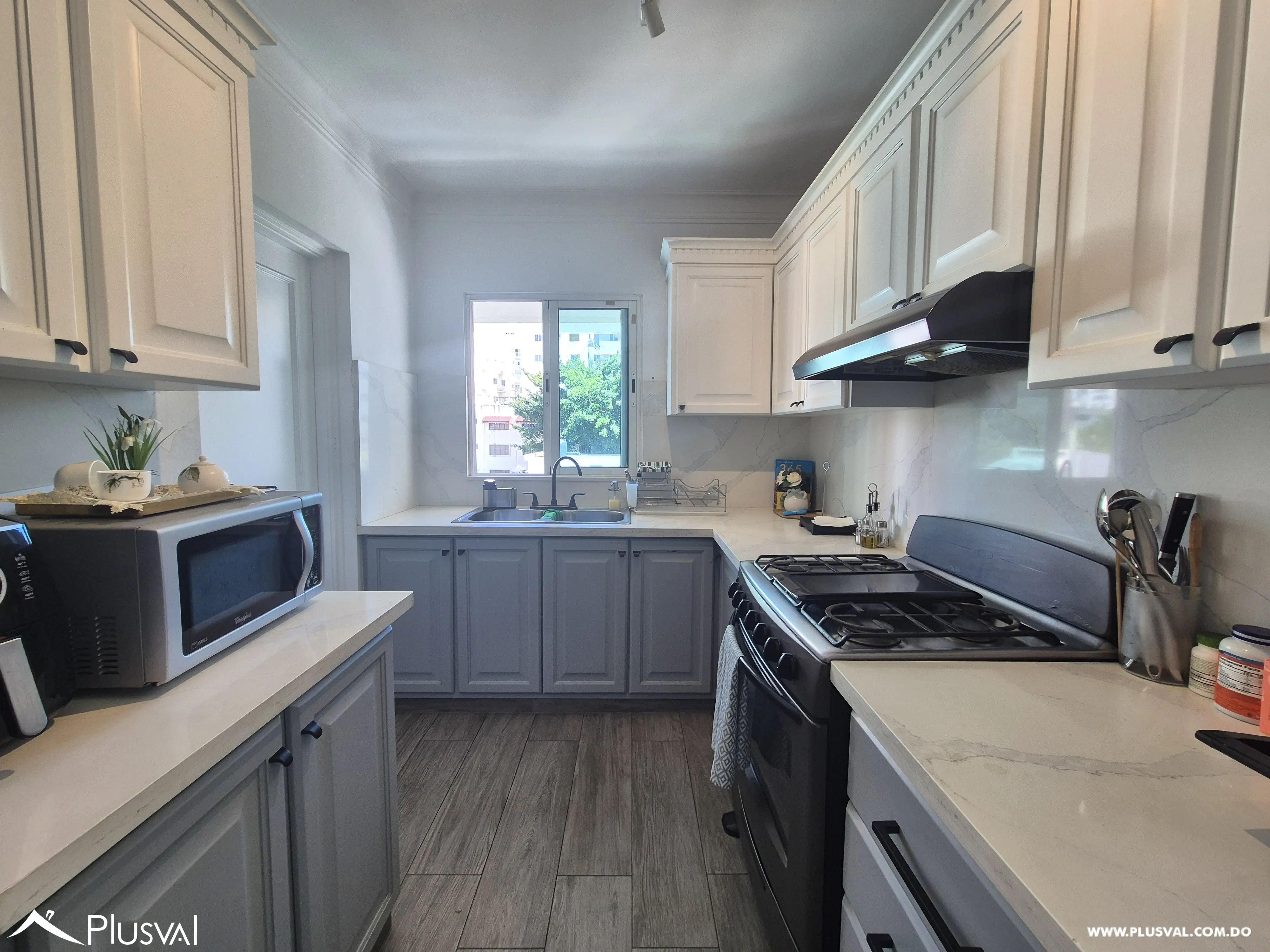 Apartamento en alquiler en Evaristo Morales SIN MOBILIARIO 485770