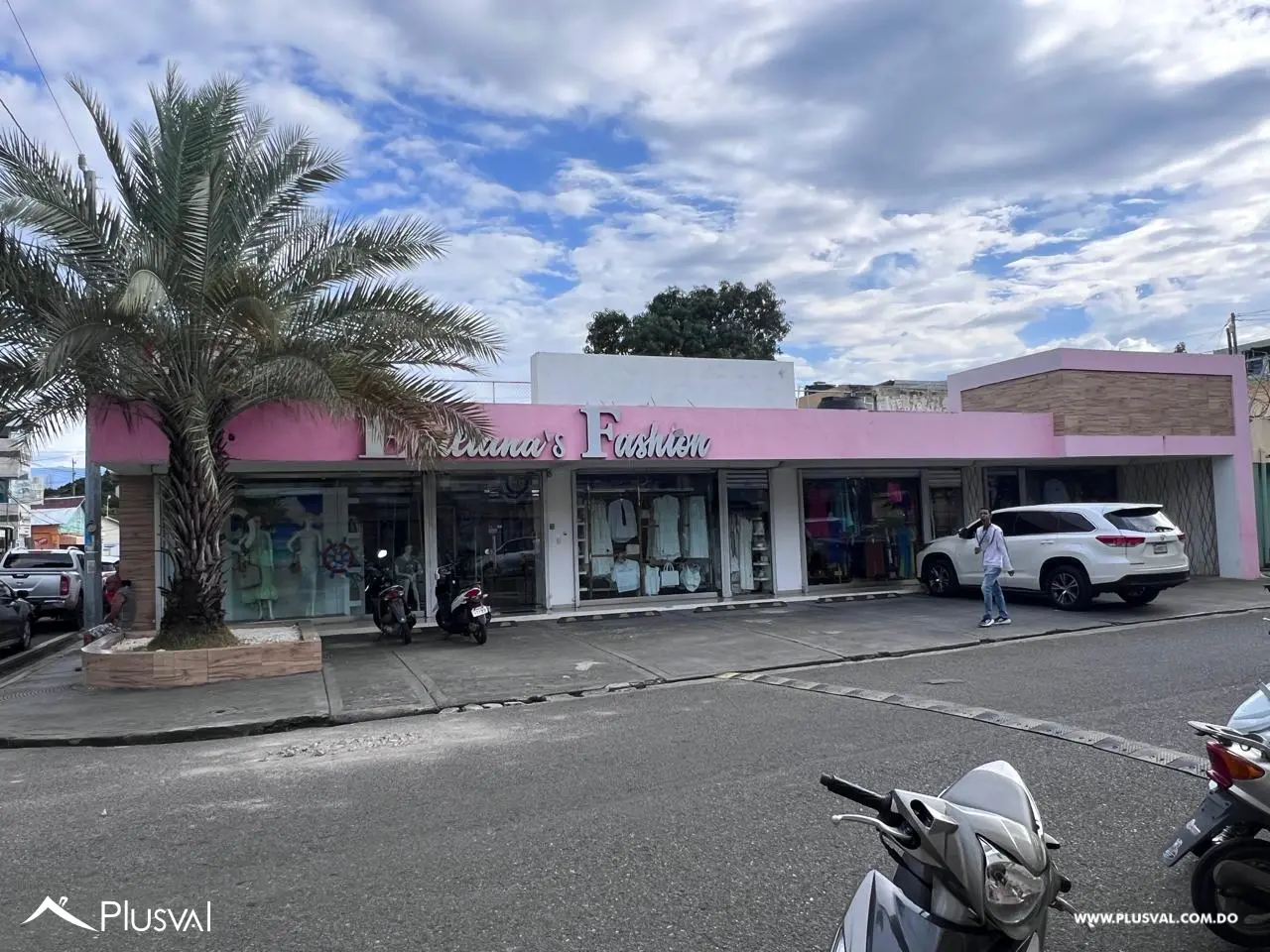 Plaza Comercial con Único Local en Alquiler ubicada en La Vega 475731