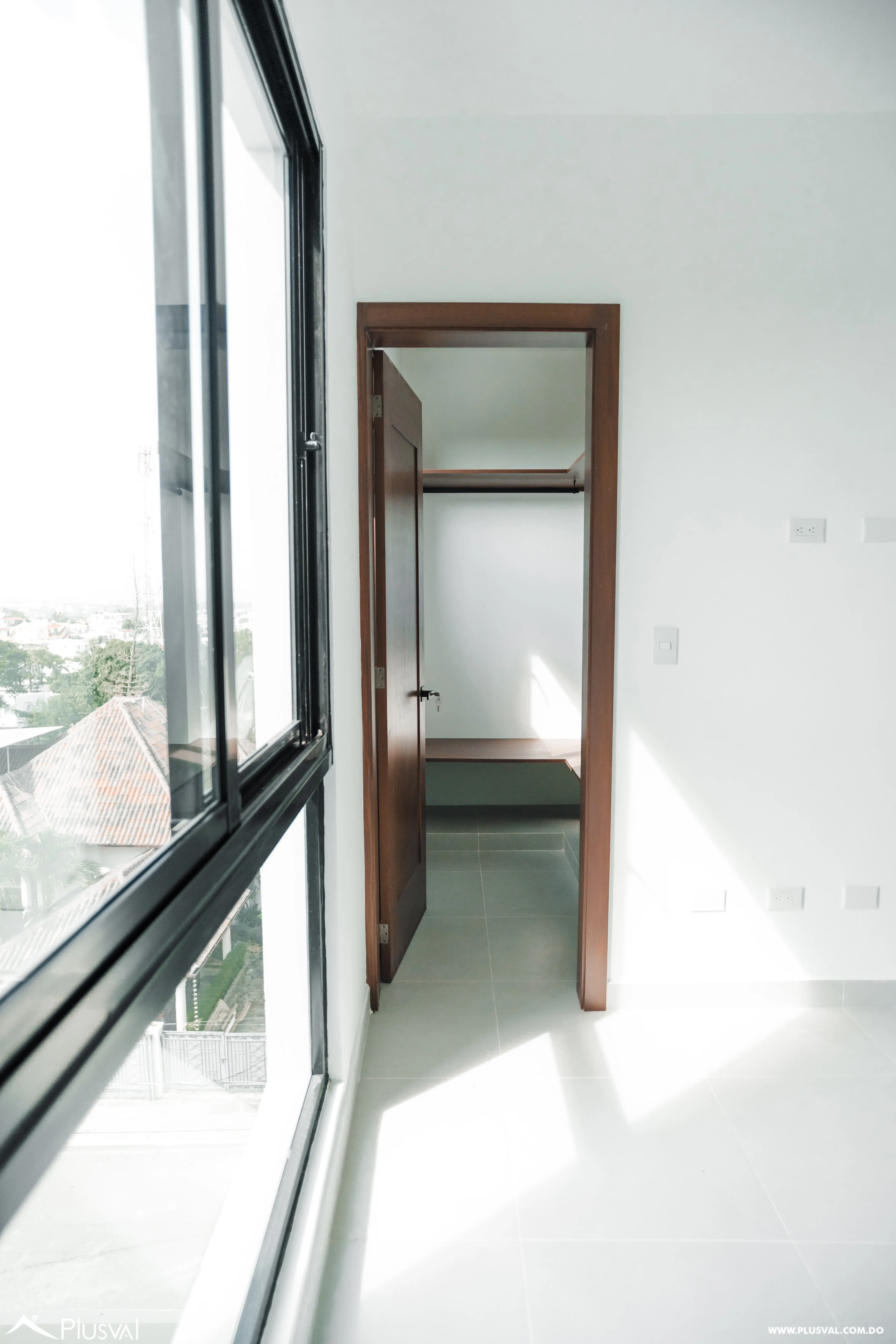 Moderno Apartamento de Tres Habitaciones en Alquiler 492343