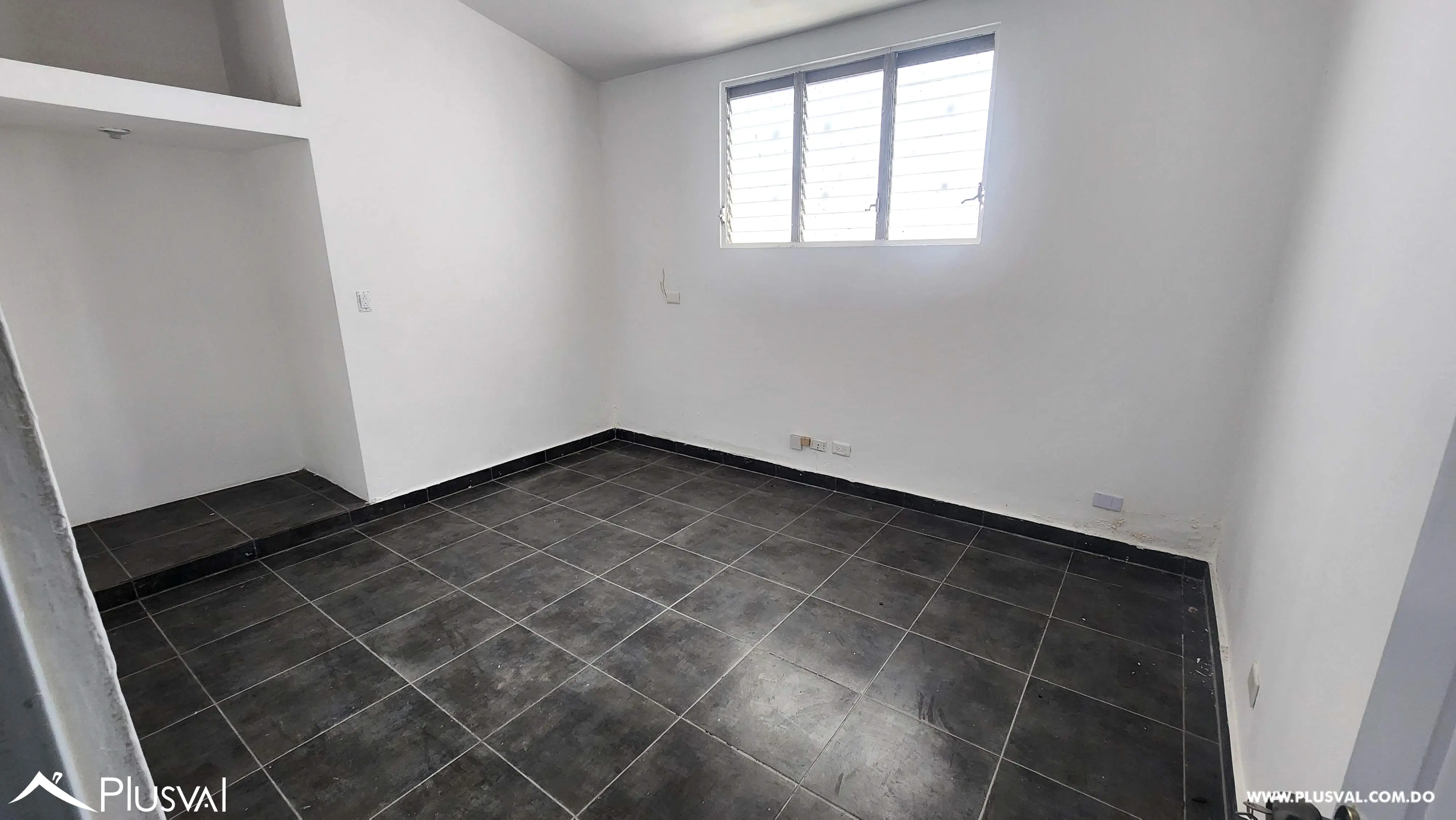 Se alquila casa para fines comerciales. 502714