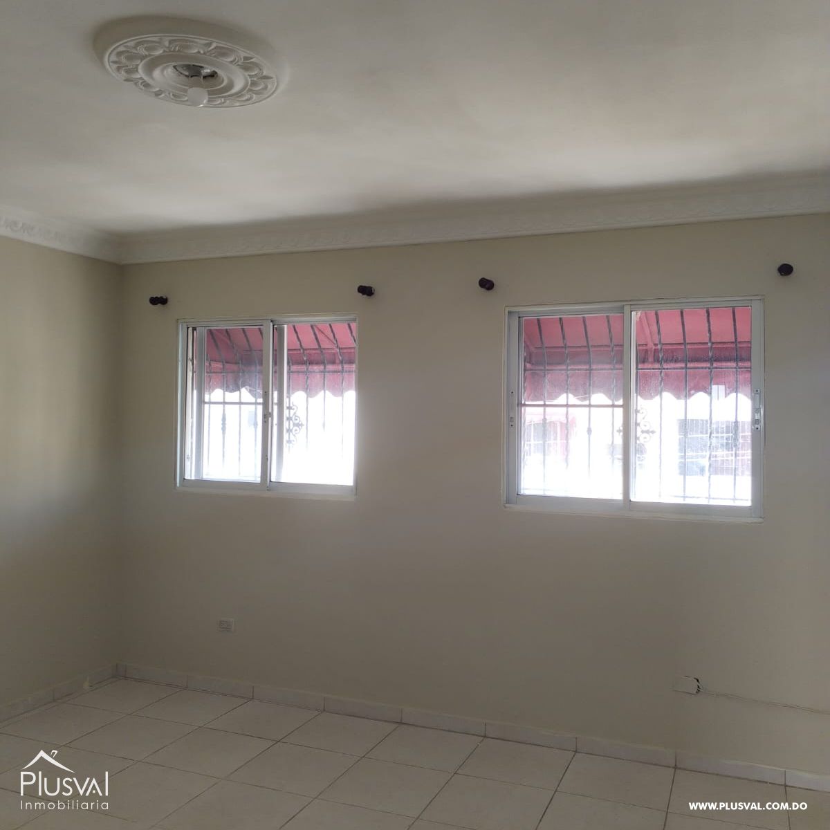Amplio apartamento con 3 habitaciones más cuarto de servicio. 350148