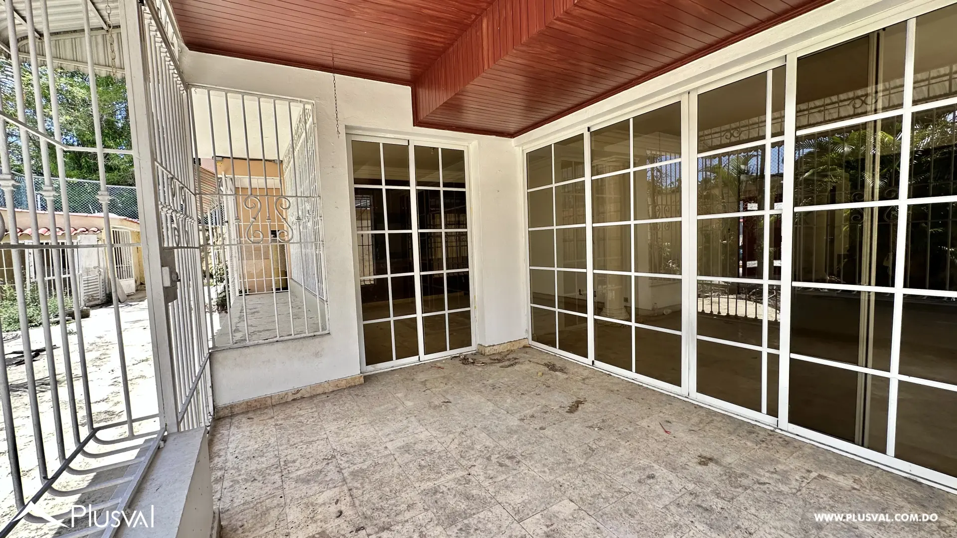 Local Comercial en Alquiler en Los Prados | 2 Niveles y 7 Parqueos 499903
