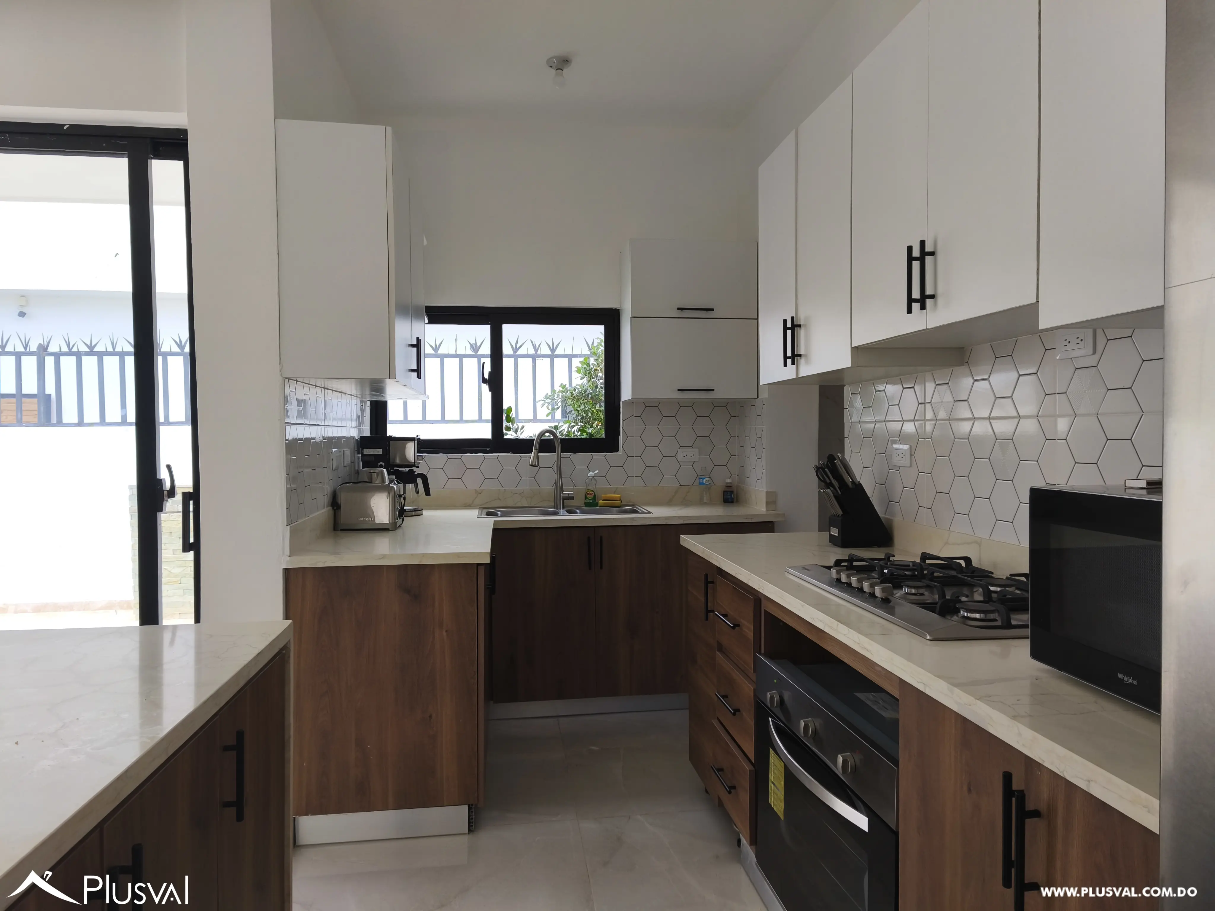 Villa en venta en Brisas de Punta Cana con piscina y 3 habitaciones 508869