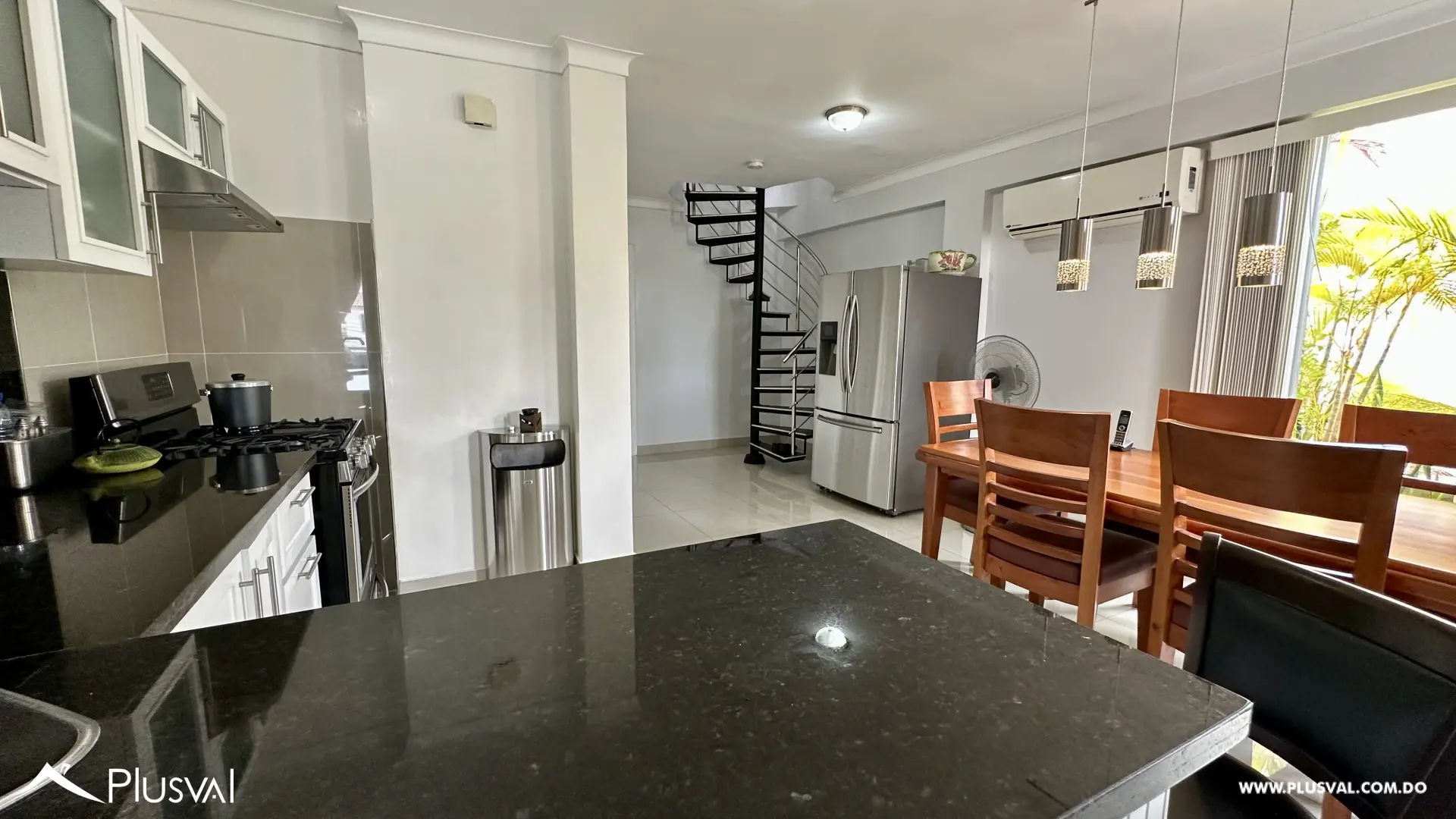 Apartamento de dos niveles en venta en Gazcue 513885