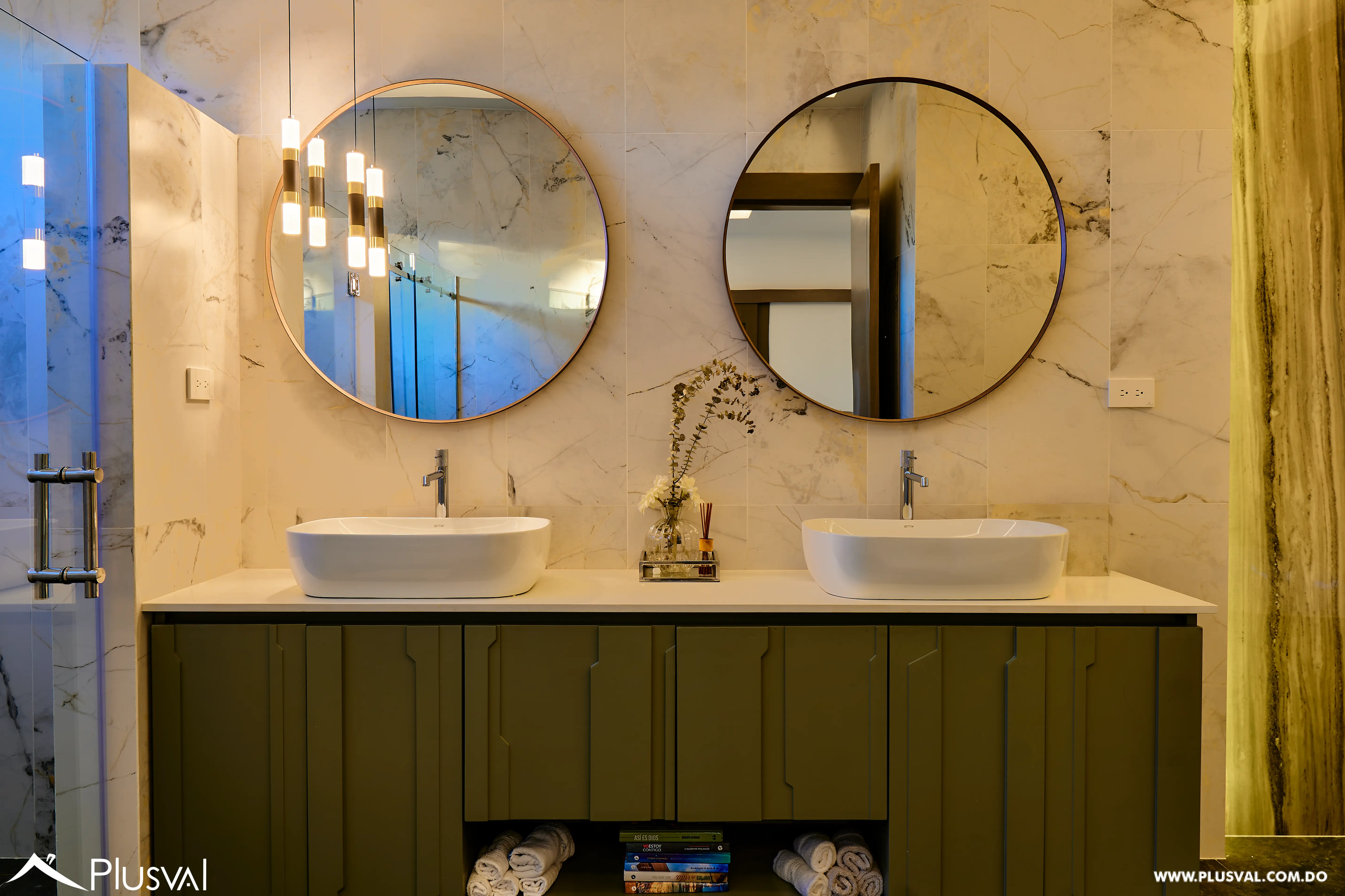 Vivienda de 2 niveles en Proyecto seguro de Santiago. 485469