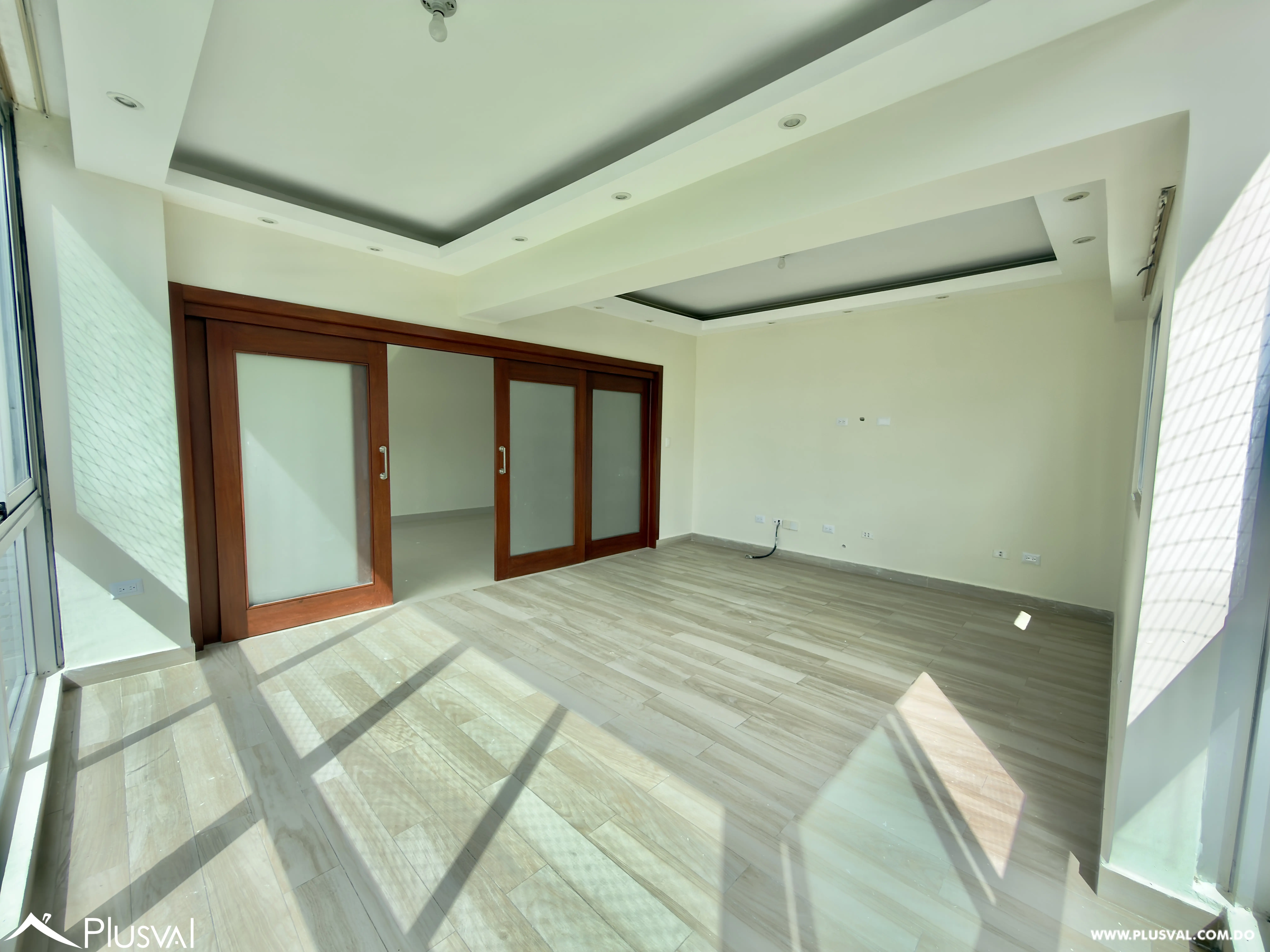 ALQUILER de amplio apartamento de 3 Habitaciones y 4 Parqueos en LOS CACICAZGOS 528860