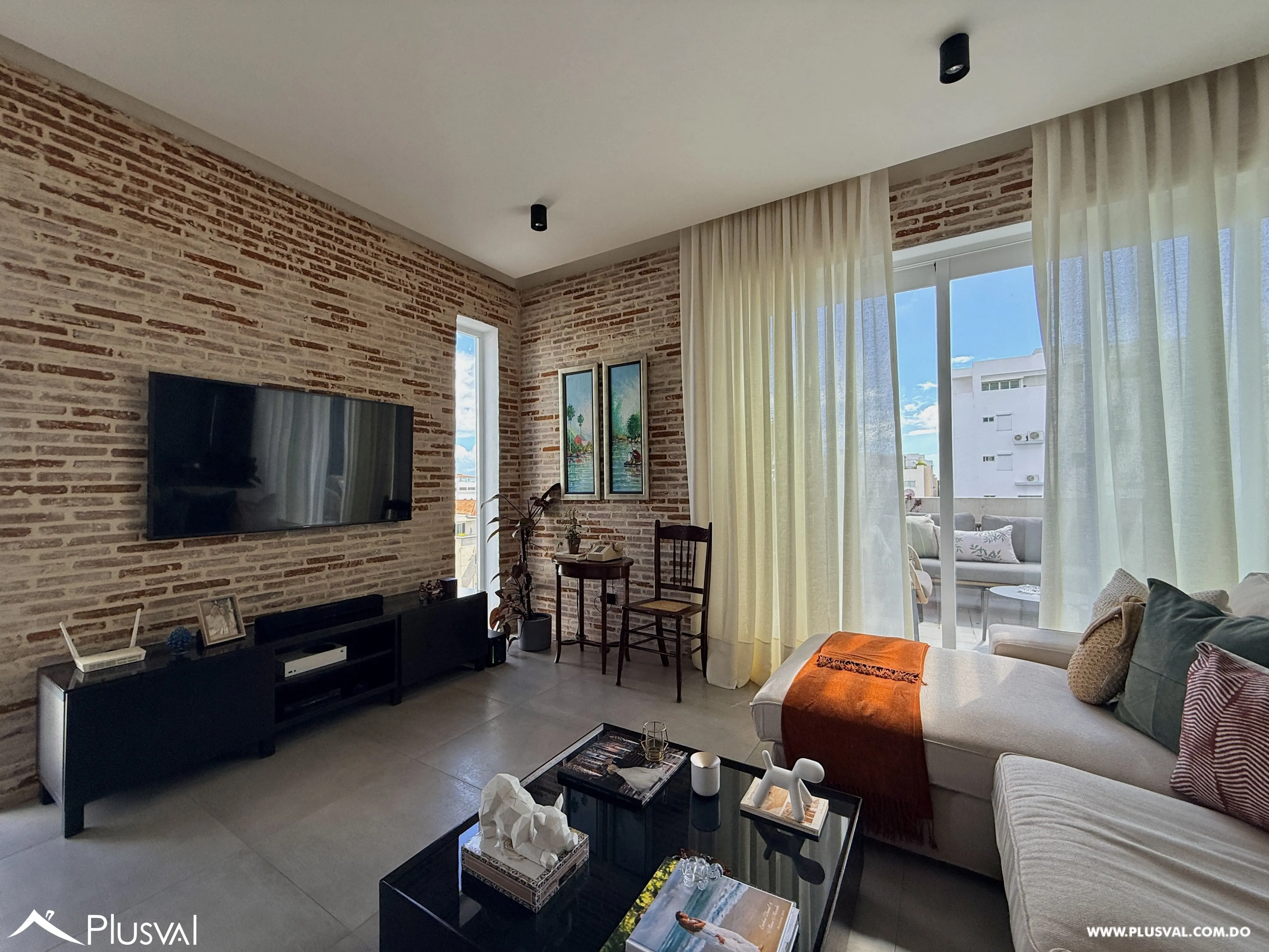 Apartamento con Terraza Privada en Mirador Sur; Renta con Línea Blanca 479674