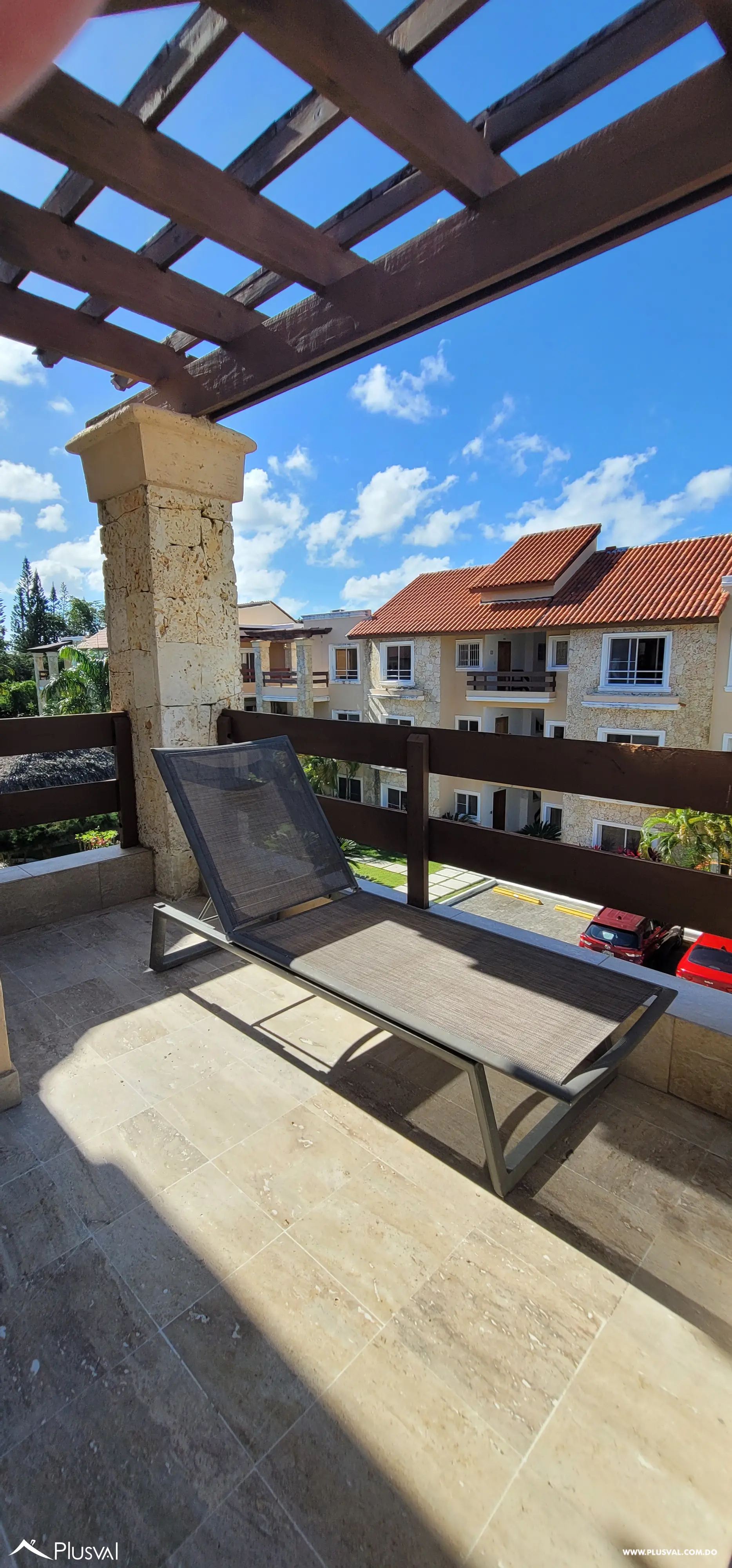 AMPLIO APARTAMENTO EN VENTA EN RESIDENCIAL CERRADO, CON PISCINA Y CON VISTA Y ACCESO DIRECTO A PLAYA BIBIJAGUA, 484345