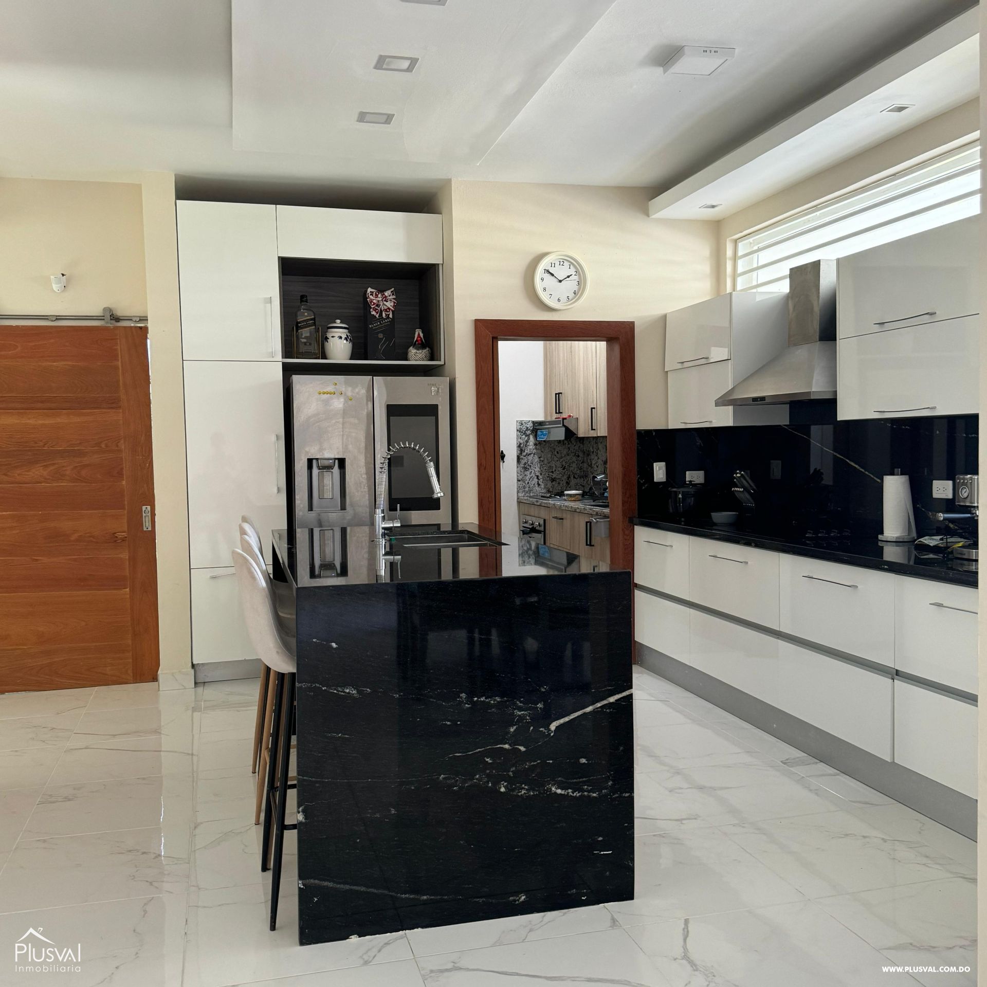 Casa con amplios espacios y moderno diseño en La Vega. 397676
