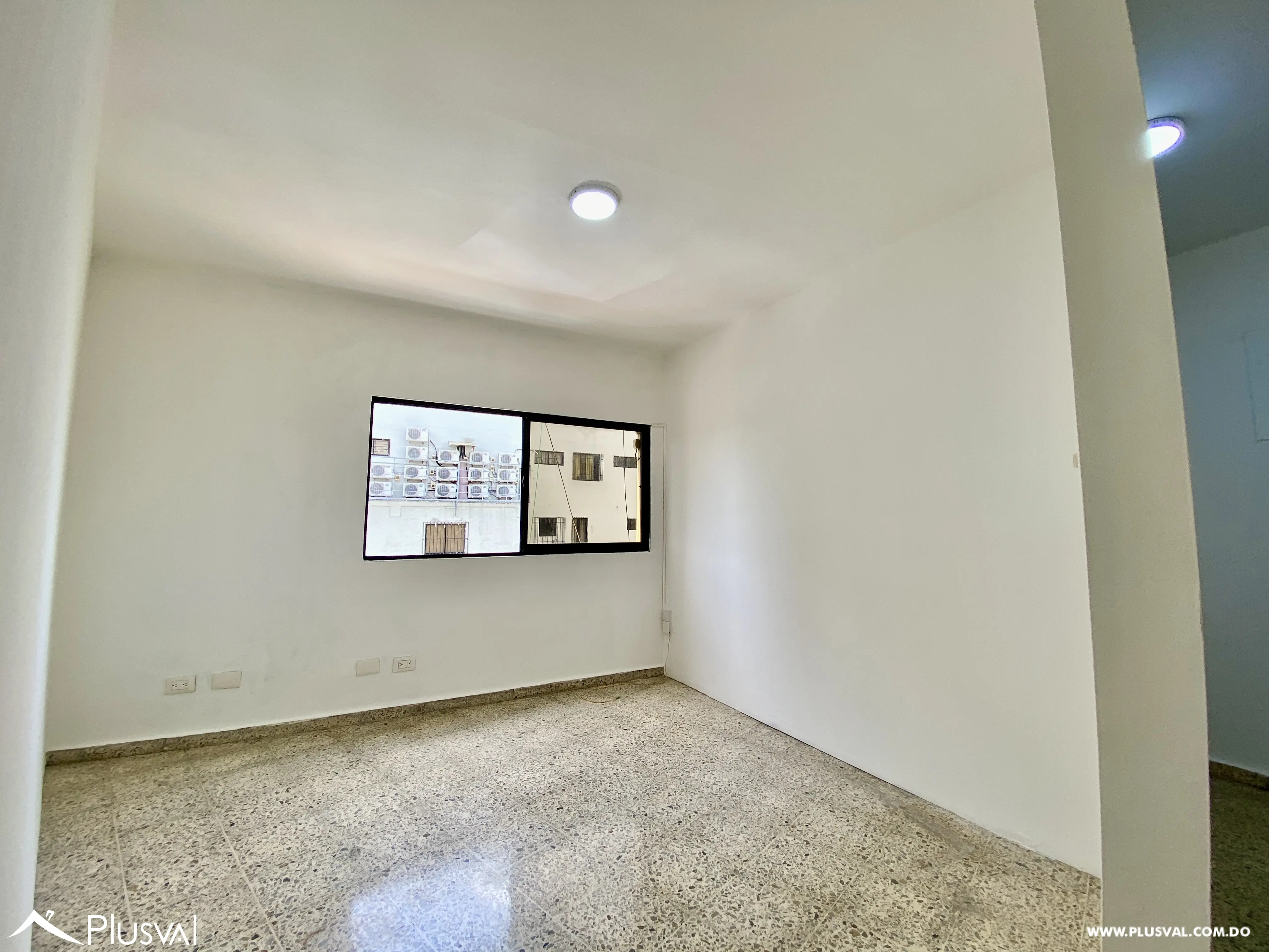 Local Comercial en Alquiler en Gazcue con Excelente Ubicación y Visibilidad 451749