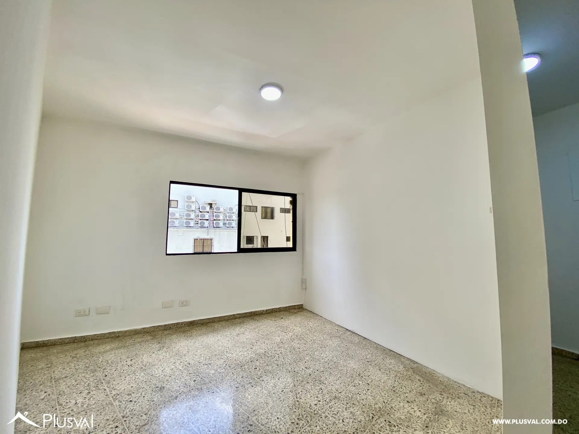 Local Comercial en Alquiler en Gazcue con Excelente Ubicación y Visibilidad 451749