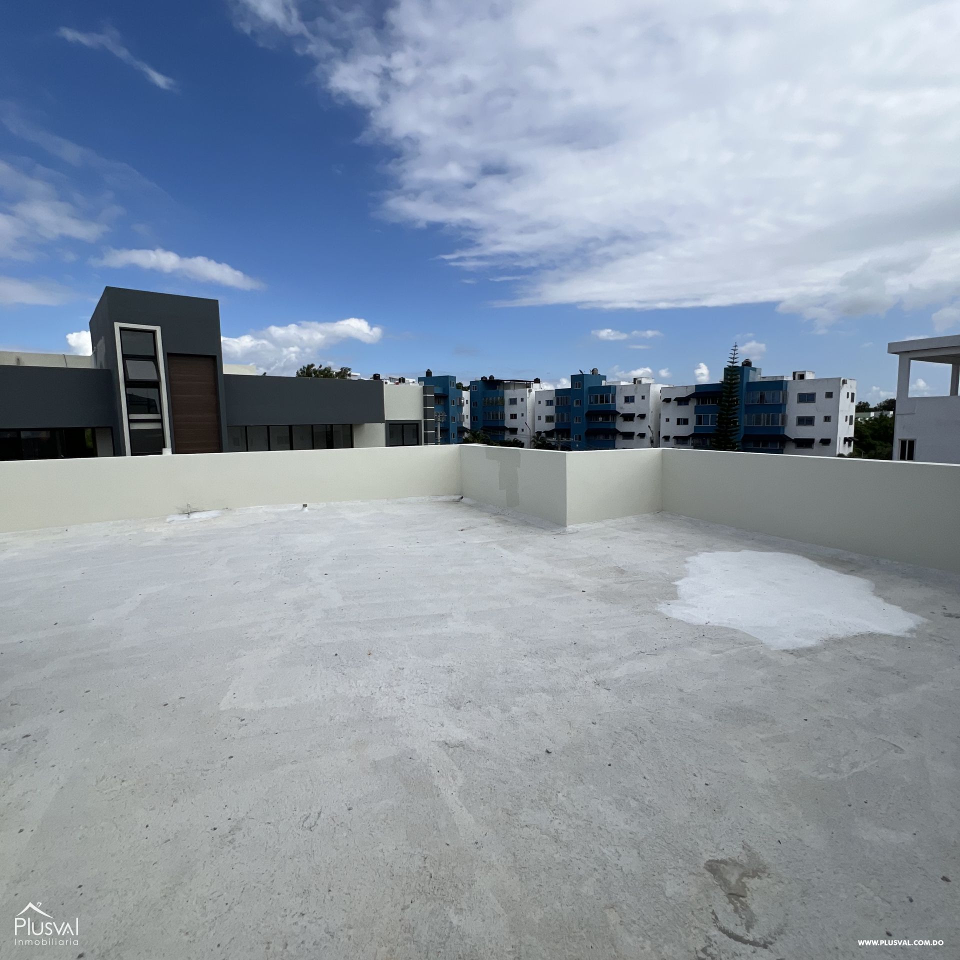 Apartamento con terraza de 80 Mt2 de venta en la AV. Jacobo Majluta 416015