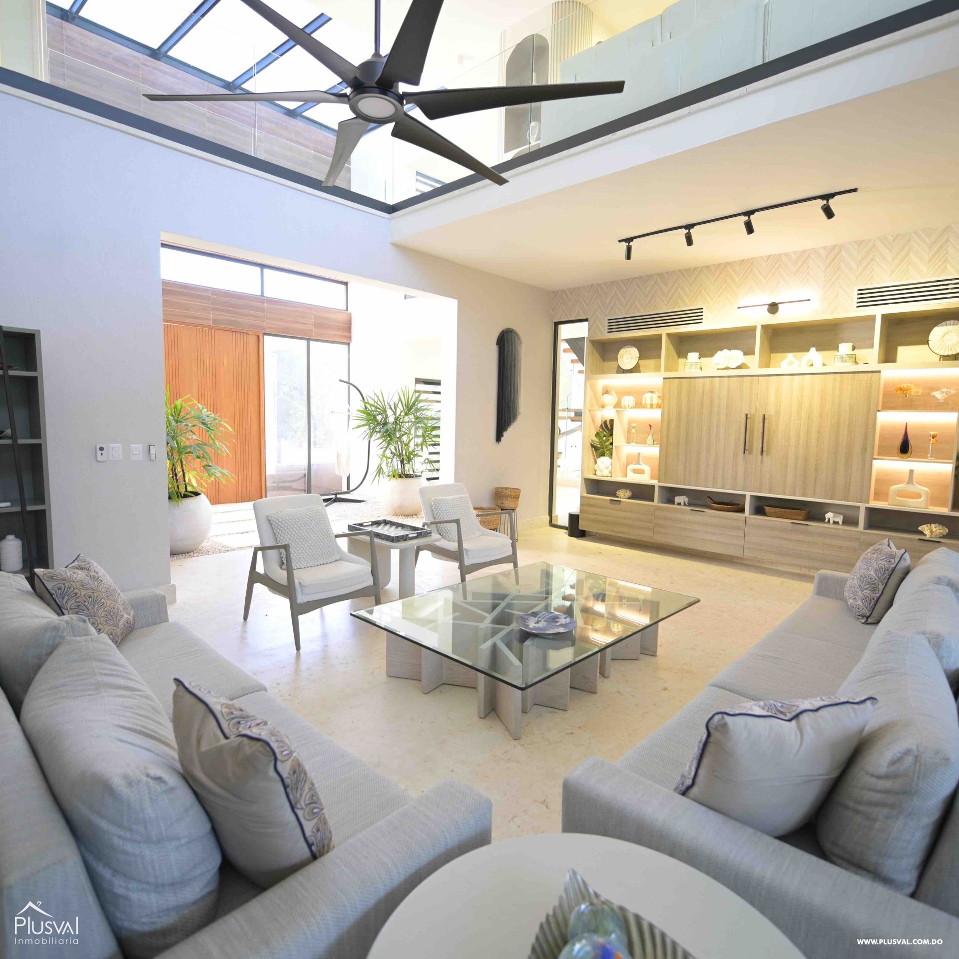 Casa en Venta en Punta Cana Village con 5 habitaciones 408774