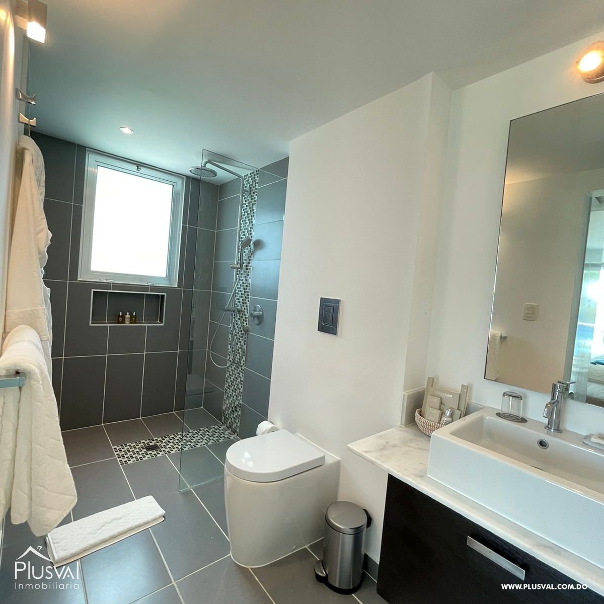 Exclusivo Penthouse de 2 niveles en Proyecto Cerrado Frente al Mar. 230404