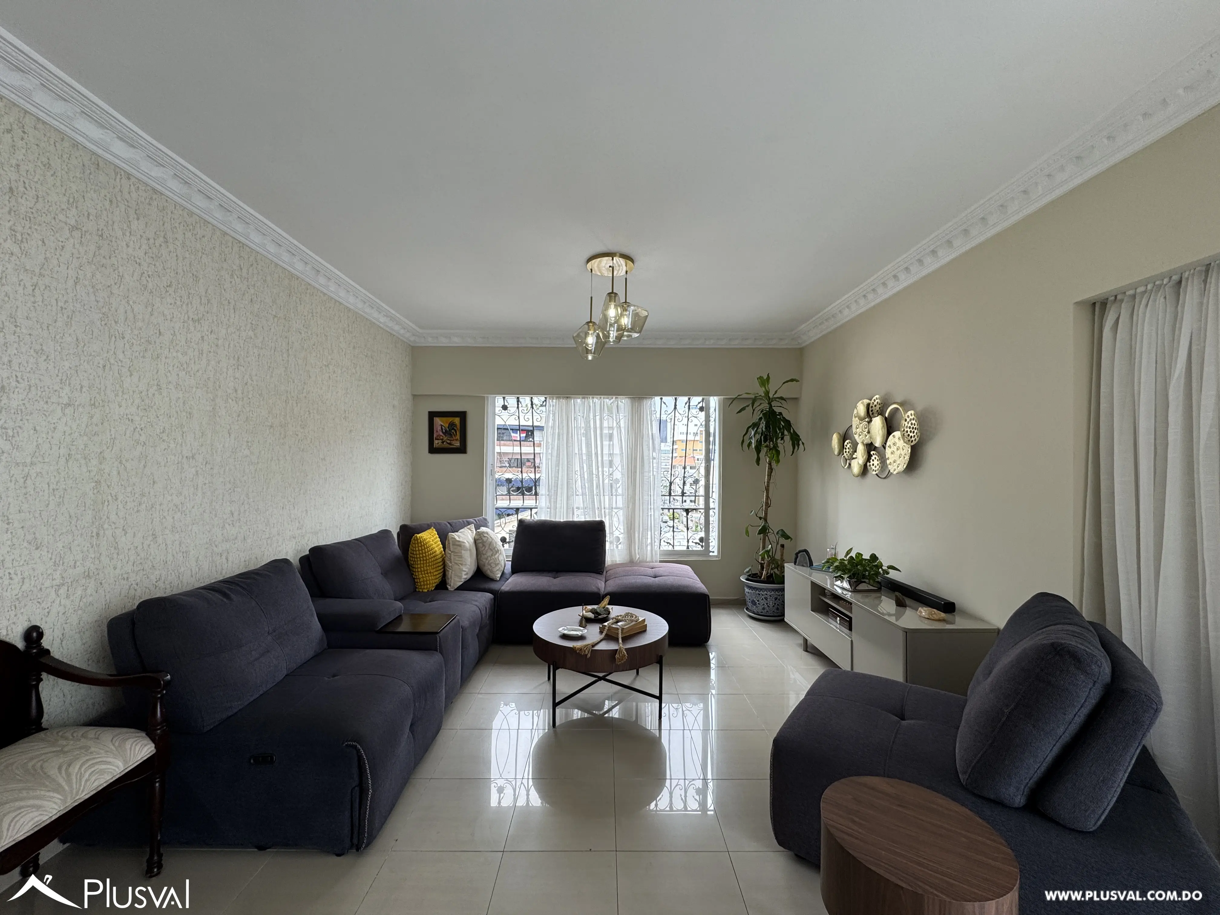 Apartamento en venta en Evaristo Morales | 3 habitaciones con baño, 2 parqueos, piso alto 498294