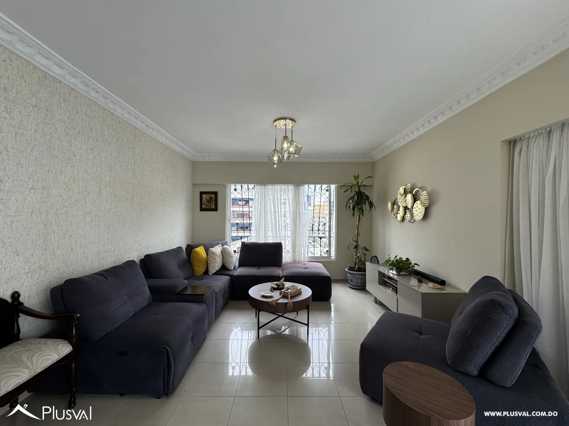 Apartamento en venta en Evaristo Morales | 3 habitaciones con baño, 2 parqueos, piso alto 498294