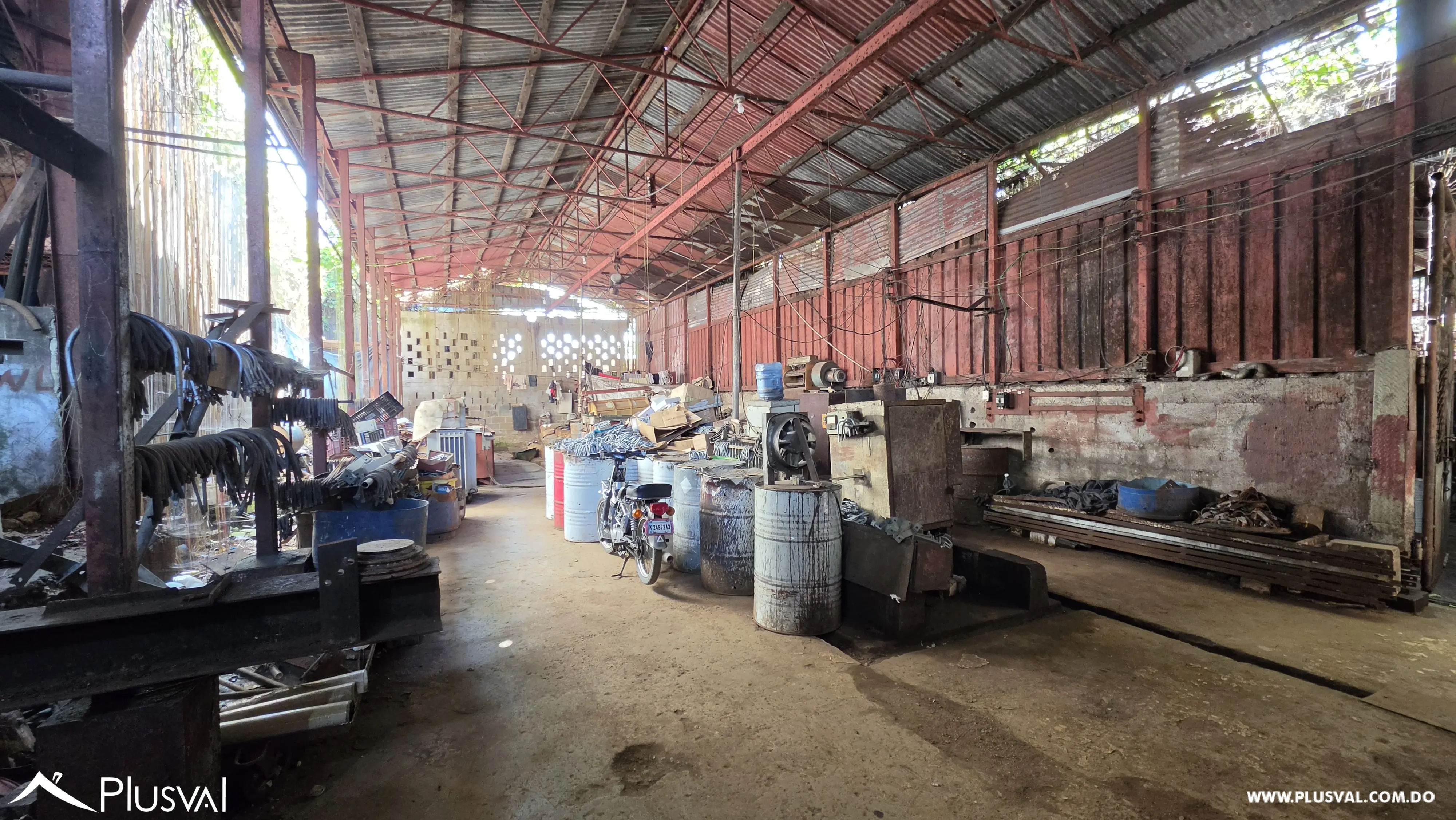 Buscas solar para ampliar tus operaciones y ver crecer tu negocio? Este solar es una oportunidad UNICA. Te esperamos 496899