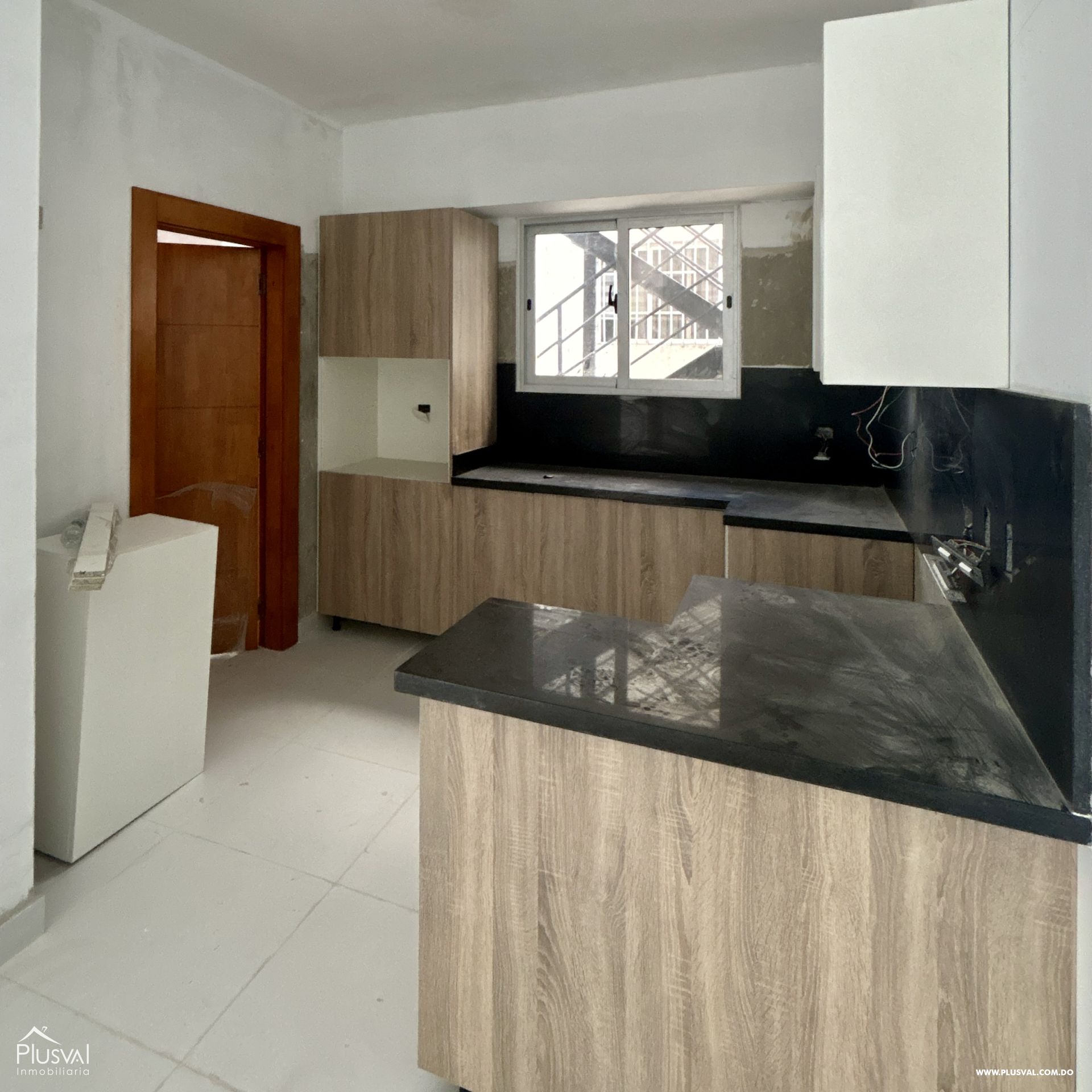 Apartamento en venta de 3 habitaciones y 3 parqueos en Mirador Norte. 492435