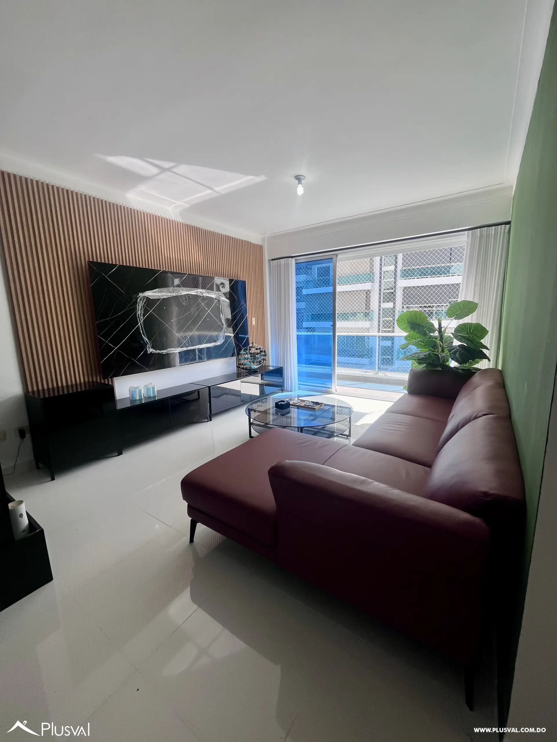 Amplio y moderno  apartamento en venta de  3 habitaciones en el millón 493681