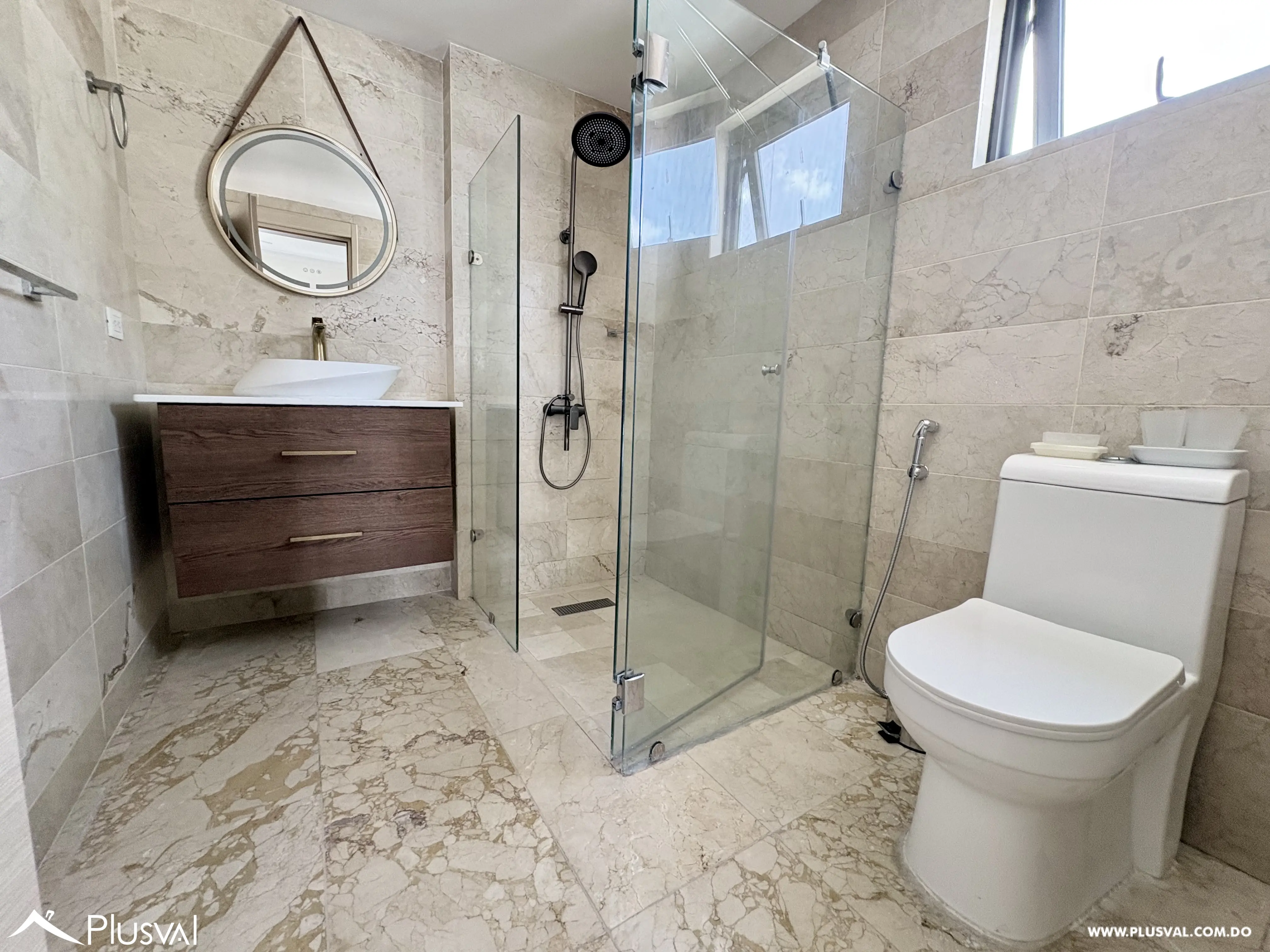 Apartamento en alquiler amueblado de 3 habitaciones y 3.5 baños en Piantini 467345
