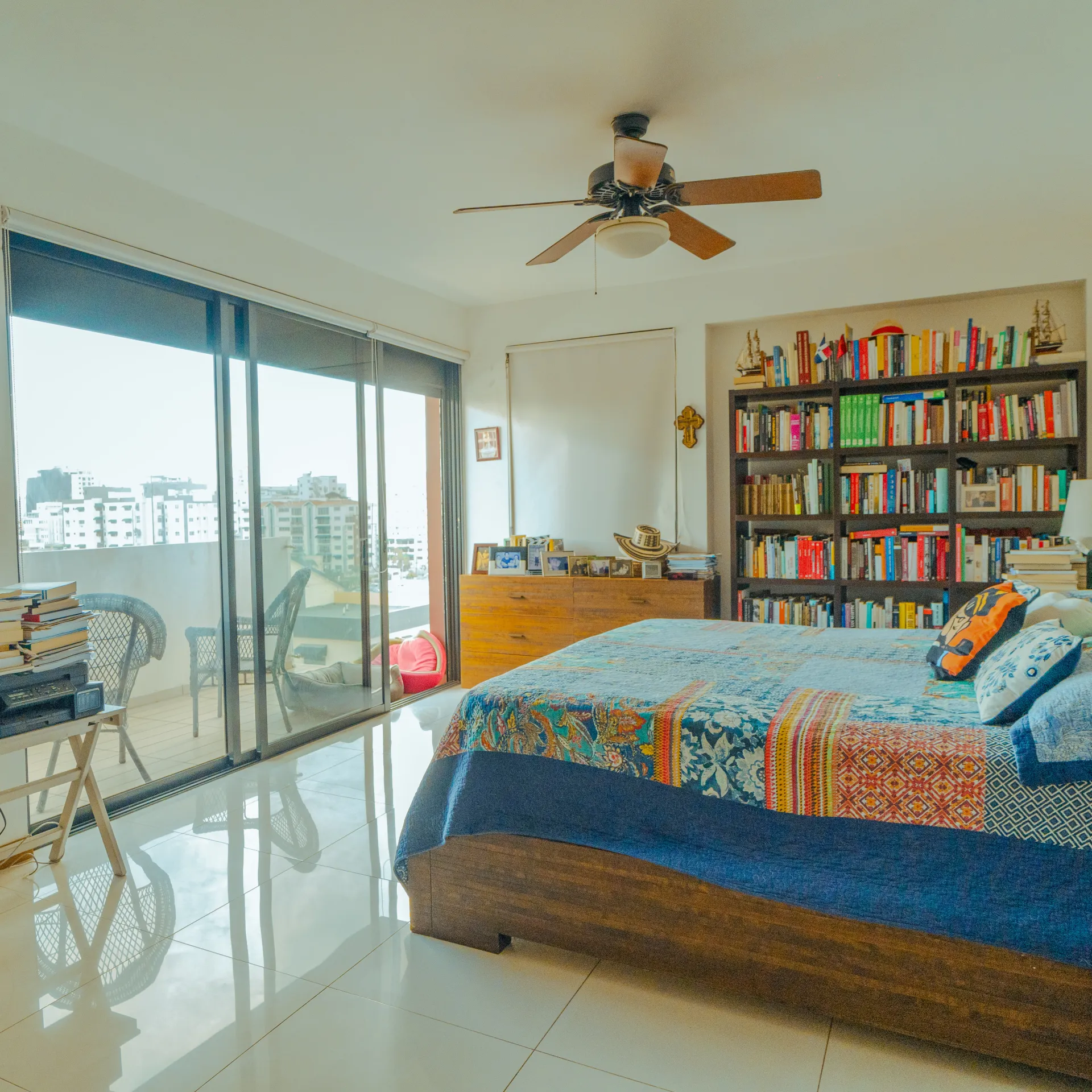 Pent-house con terraza privada y 3 parqueos en Evaristo Morales 435843