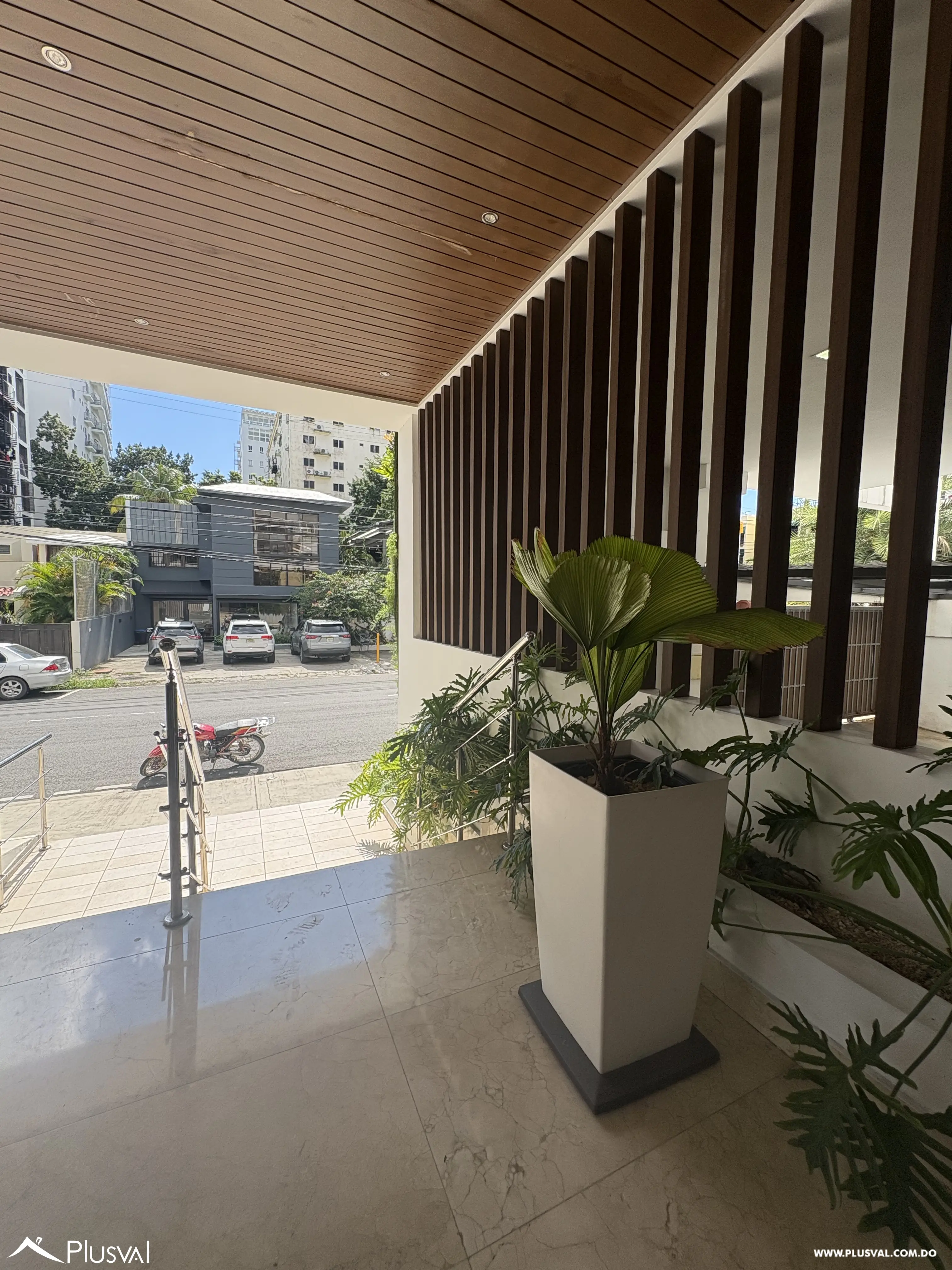 Exclusivo apartamento en venta en Evaristo Morales con dos parqueos 472346