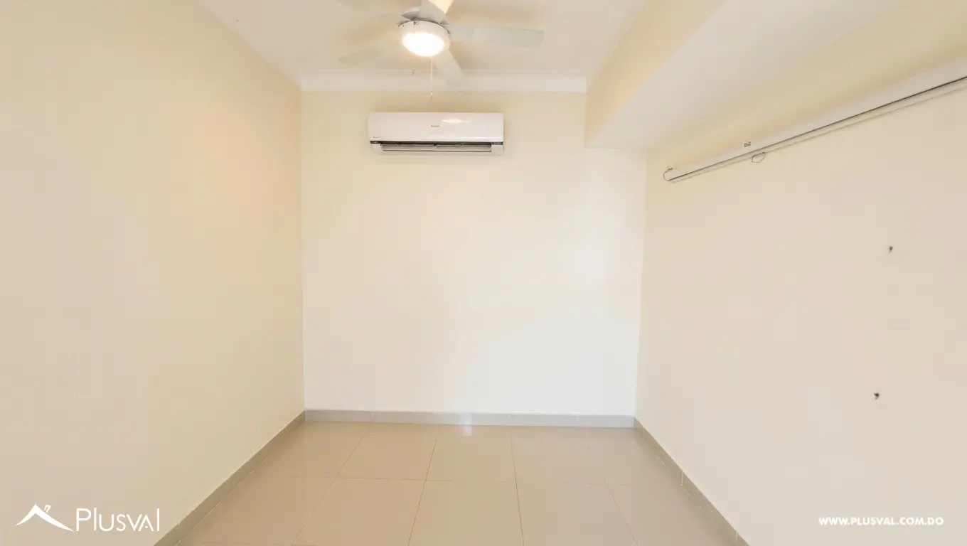 Apartamento dos niveles en Evaristo Morales 493344