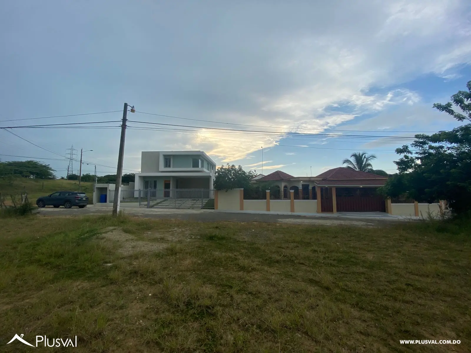 Venta de solar de 300 MT2 en urbanización cerrada 467422