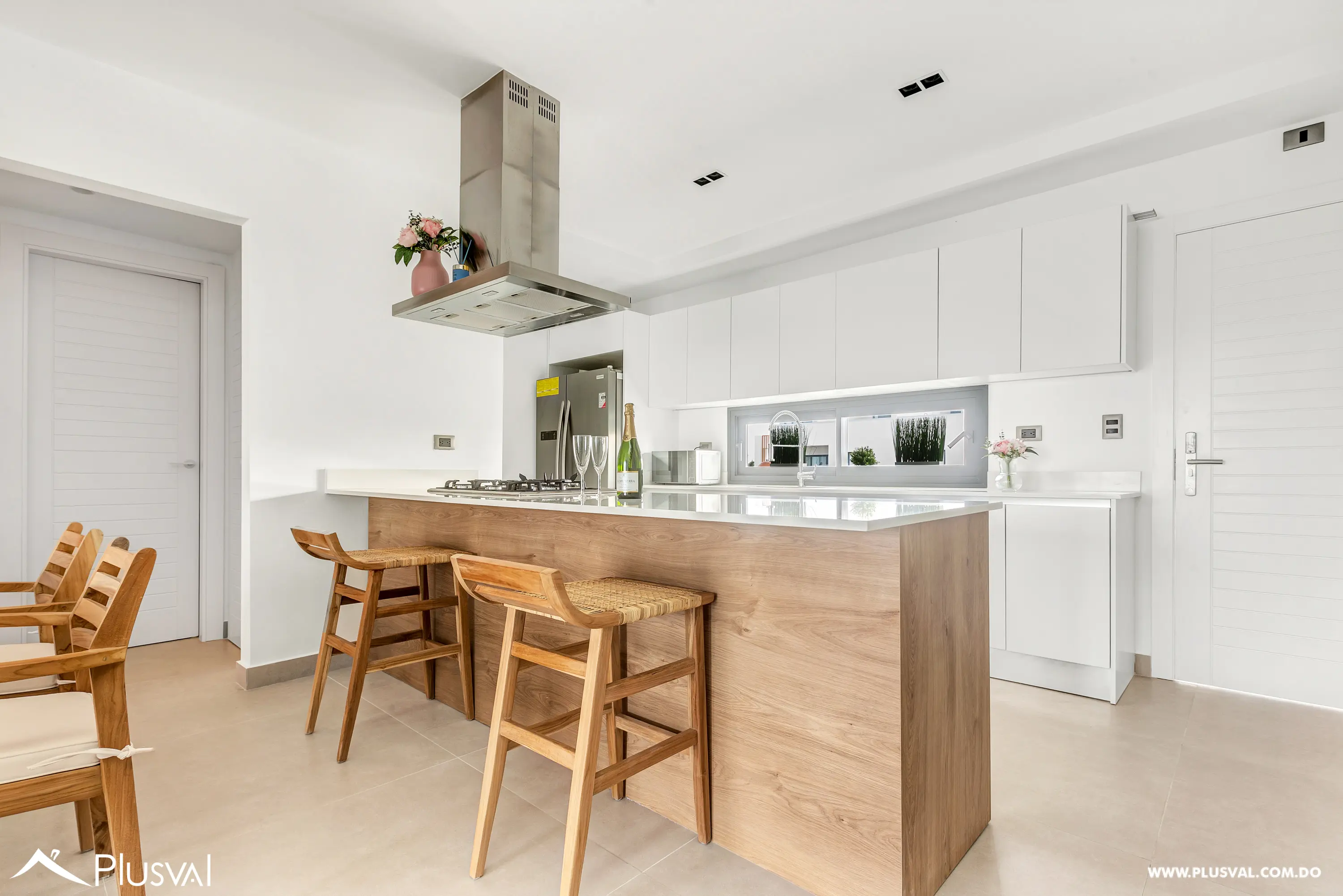 Penthouse dúplex con terraza panorámica y piscina privada a pasos de la playa en Los Corales 487826